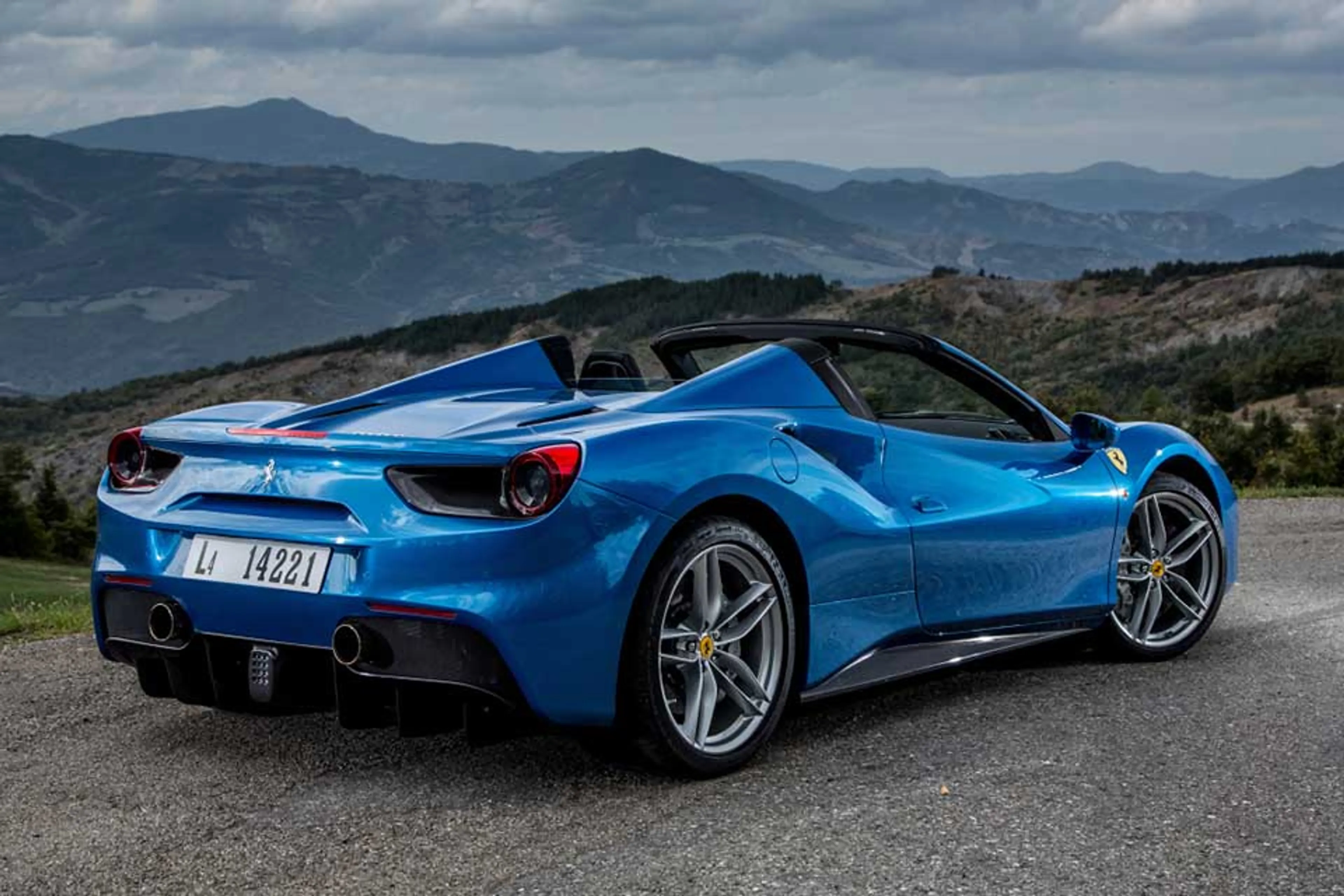 Ferrari 488 Spider thumbnail 2