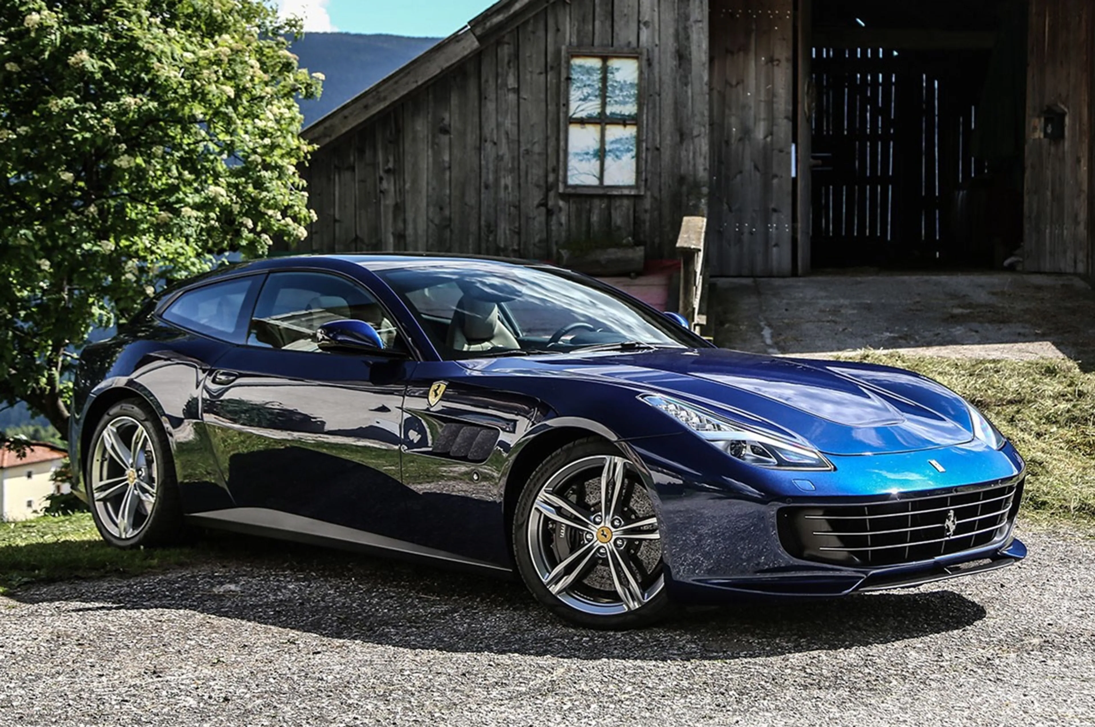 Ferrari GTC4Lusso 2016