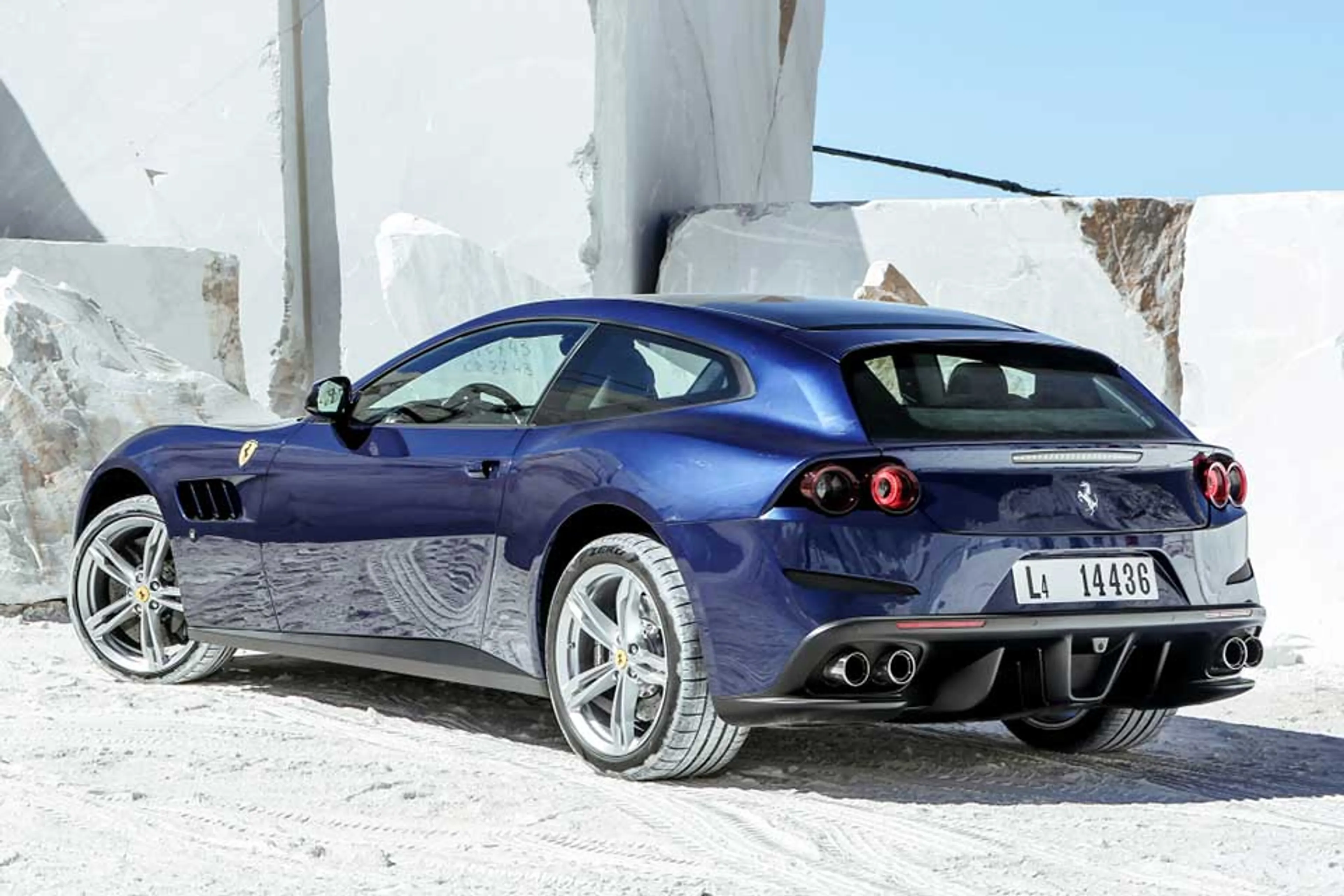 Ferrari GTC4Lusso thumbnail 2