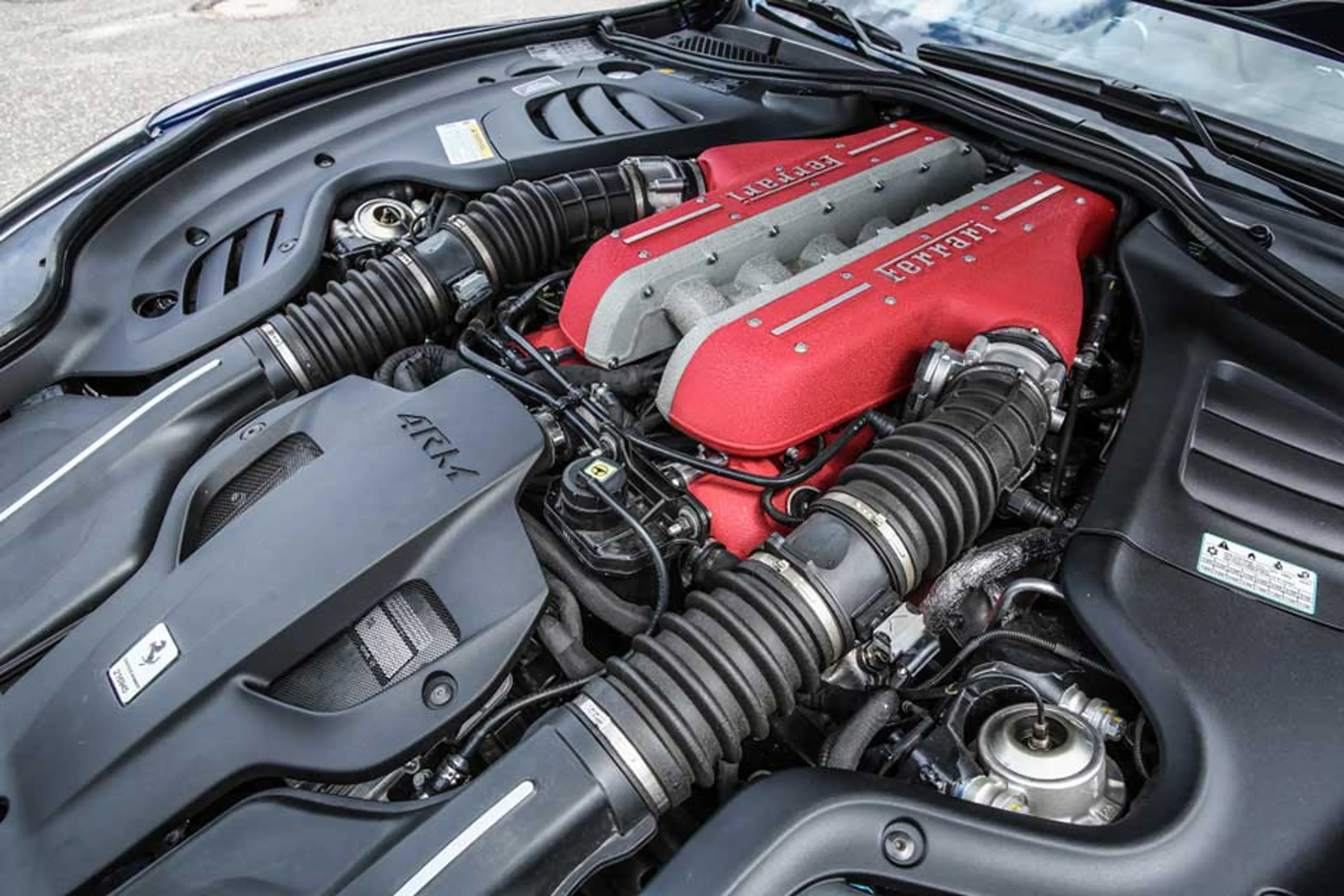 Ferrari GTC4Lusso thumbnail 4