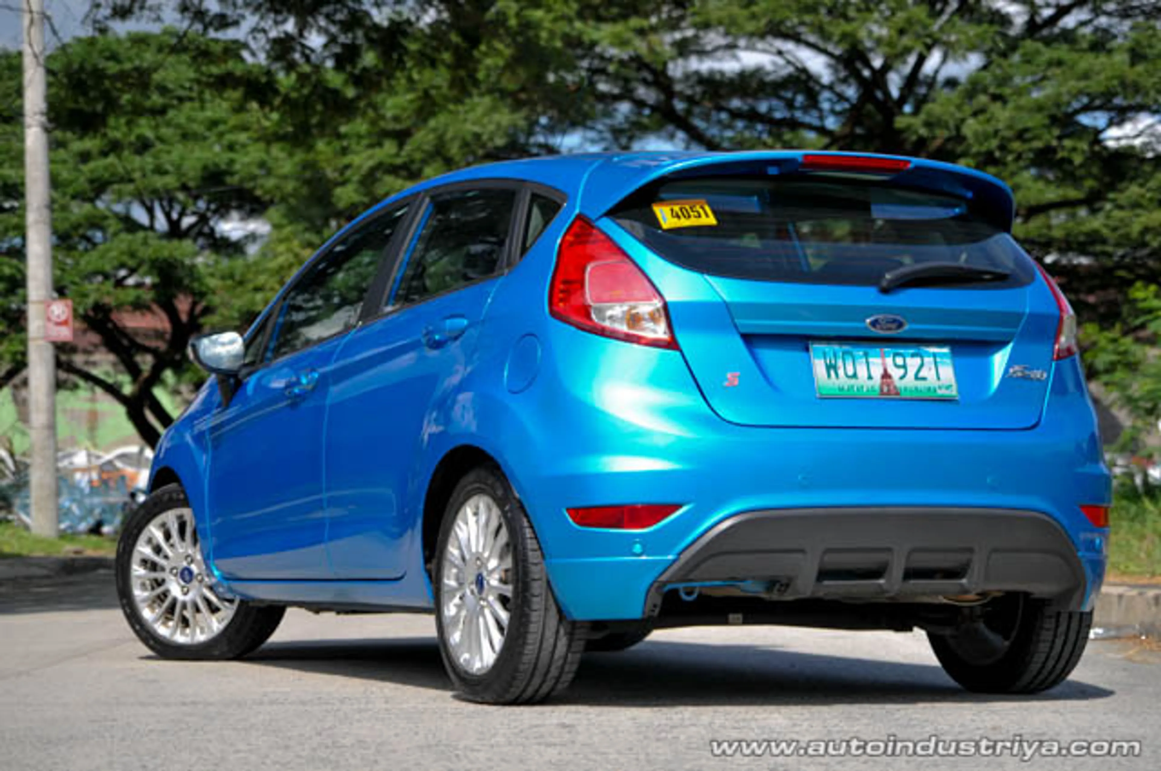 Ford Fiesta Hatchback thumbnail 2