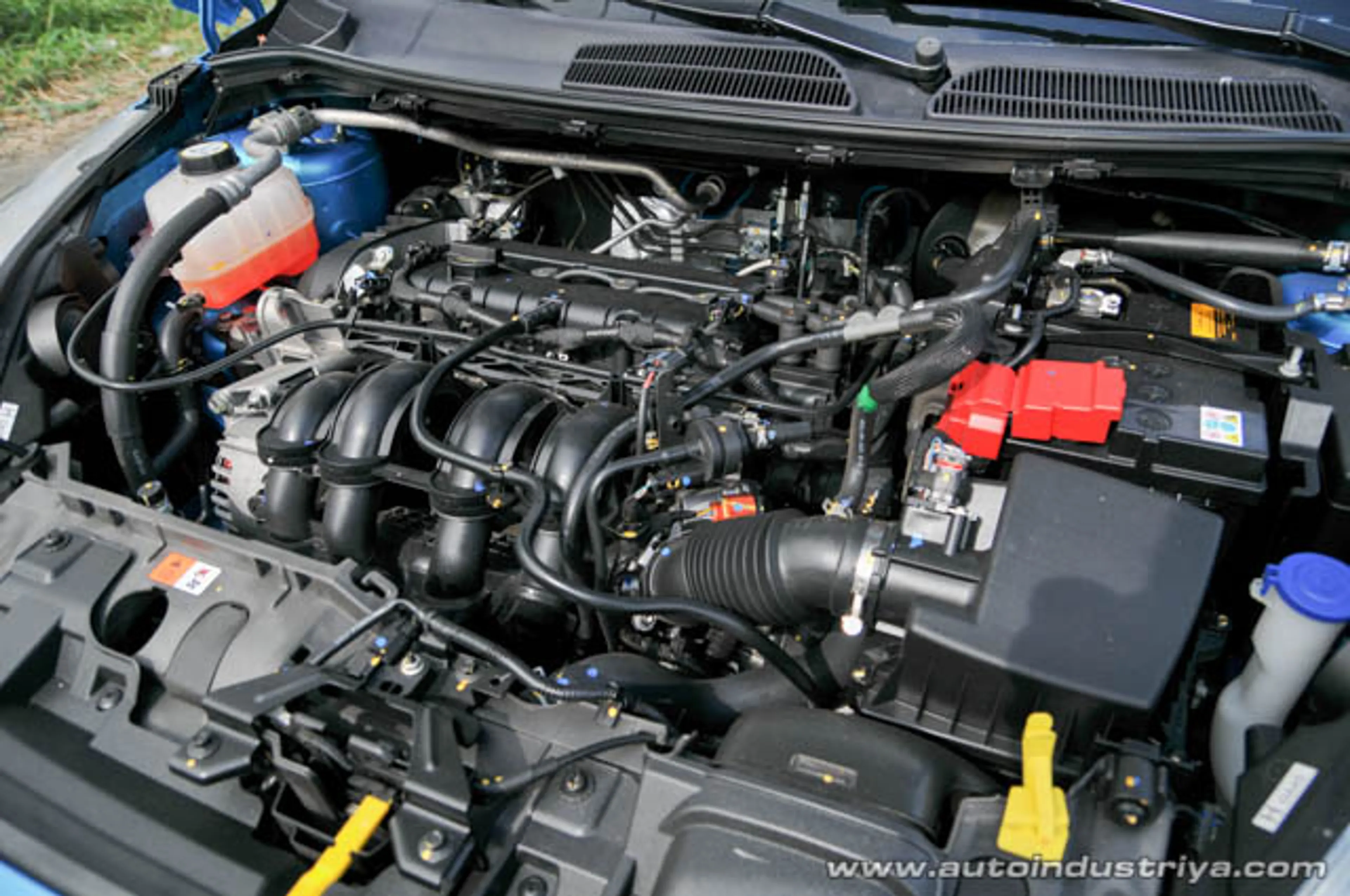 Ford Fiesta Hatchback thumbnail 4