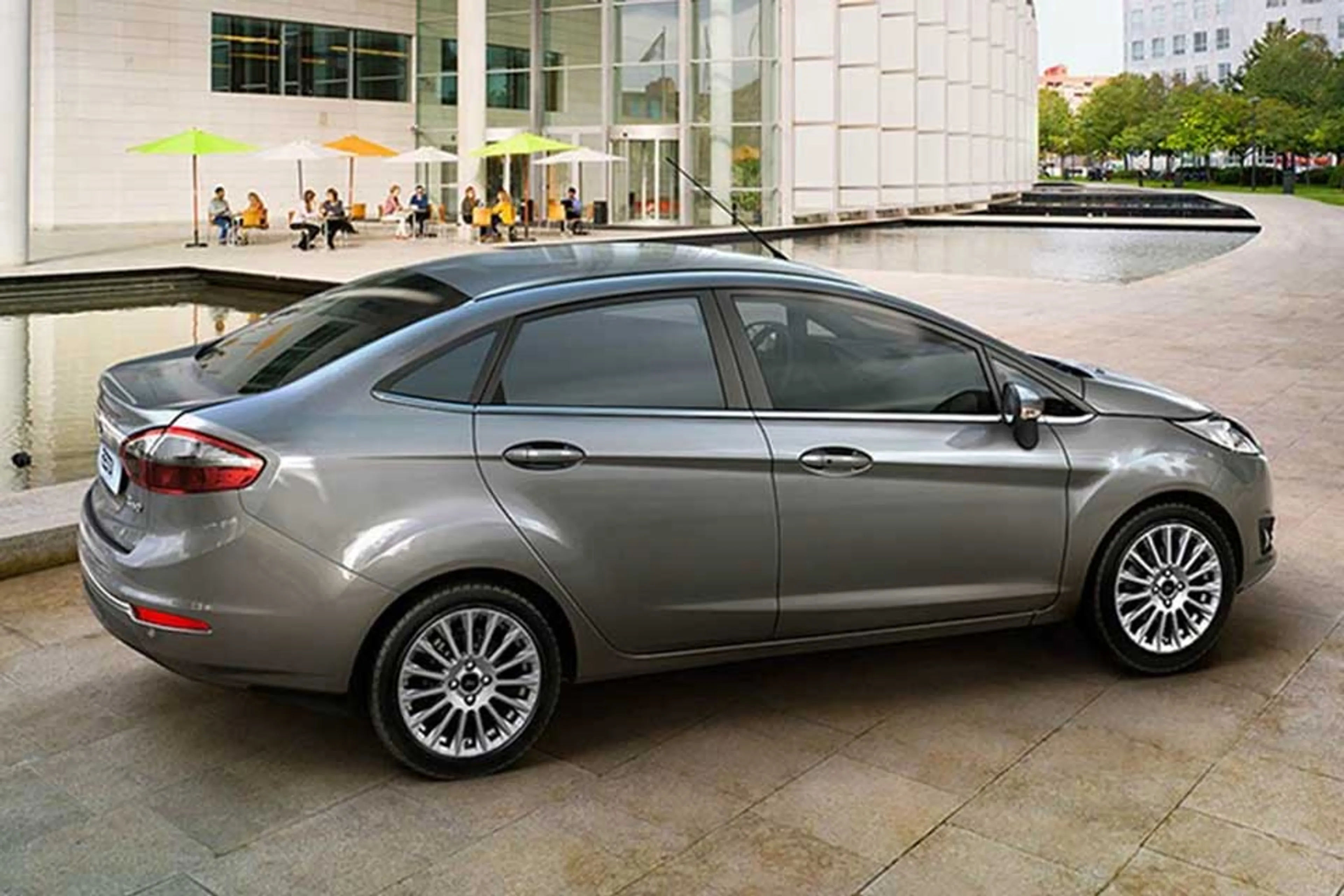 Ford Fiesta Sedan thumbnail 2