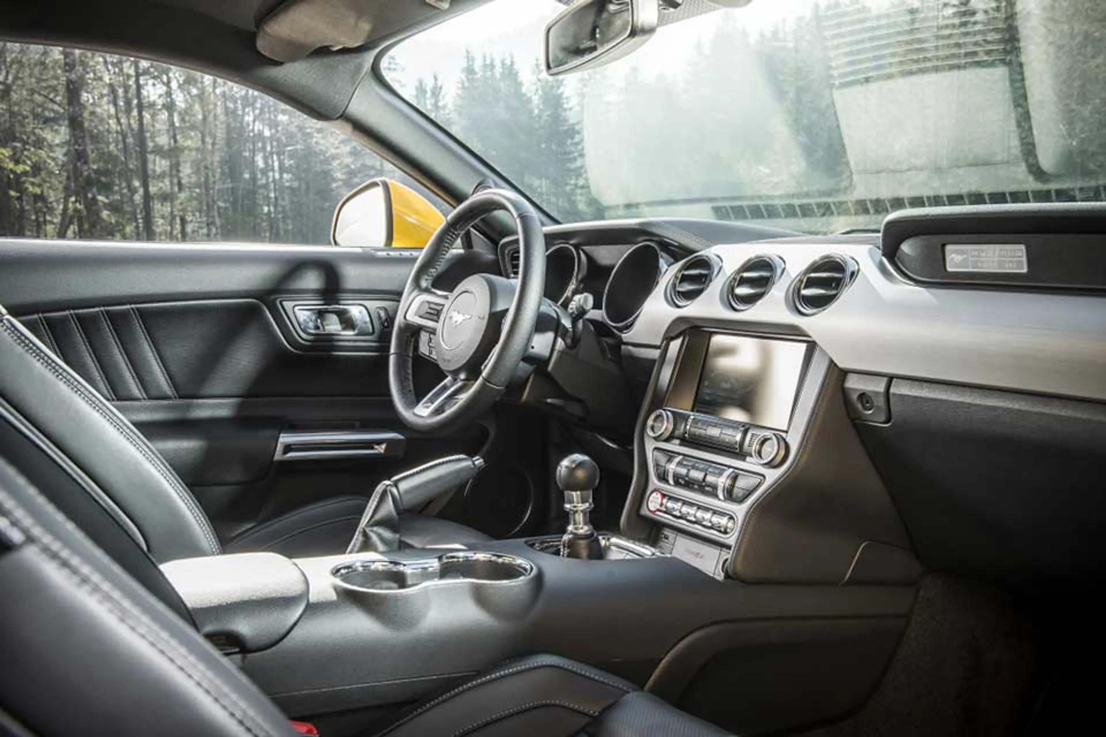 2015 Ford Mustang 2.3 EcoBoost Coupe AT thumbnail 3