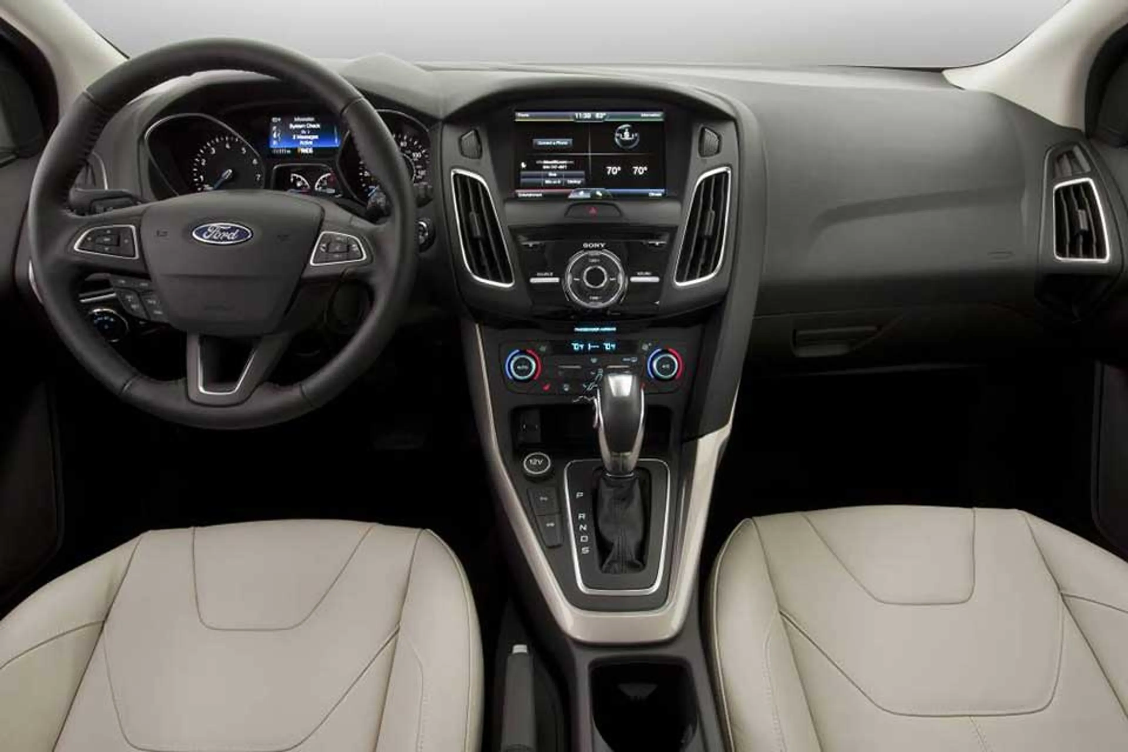 Ford Focus Hatchback thumbnail 3