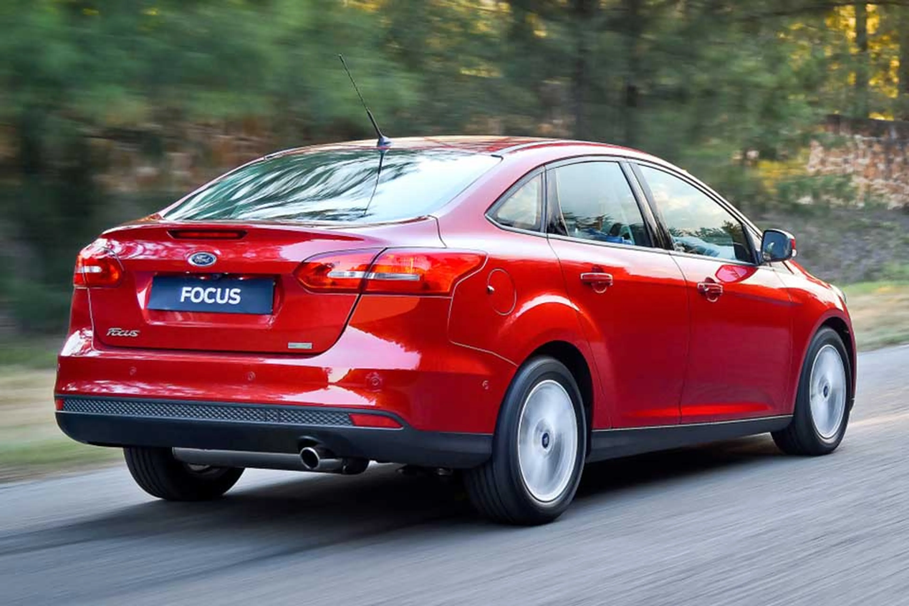 Ford Focus Sedan thumbnail 2