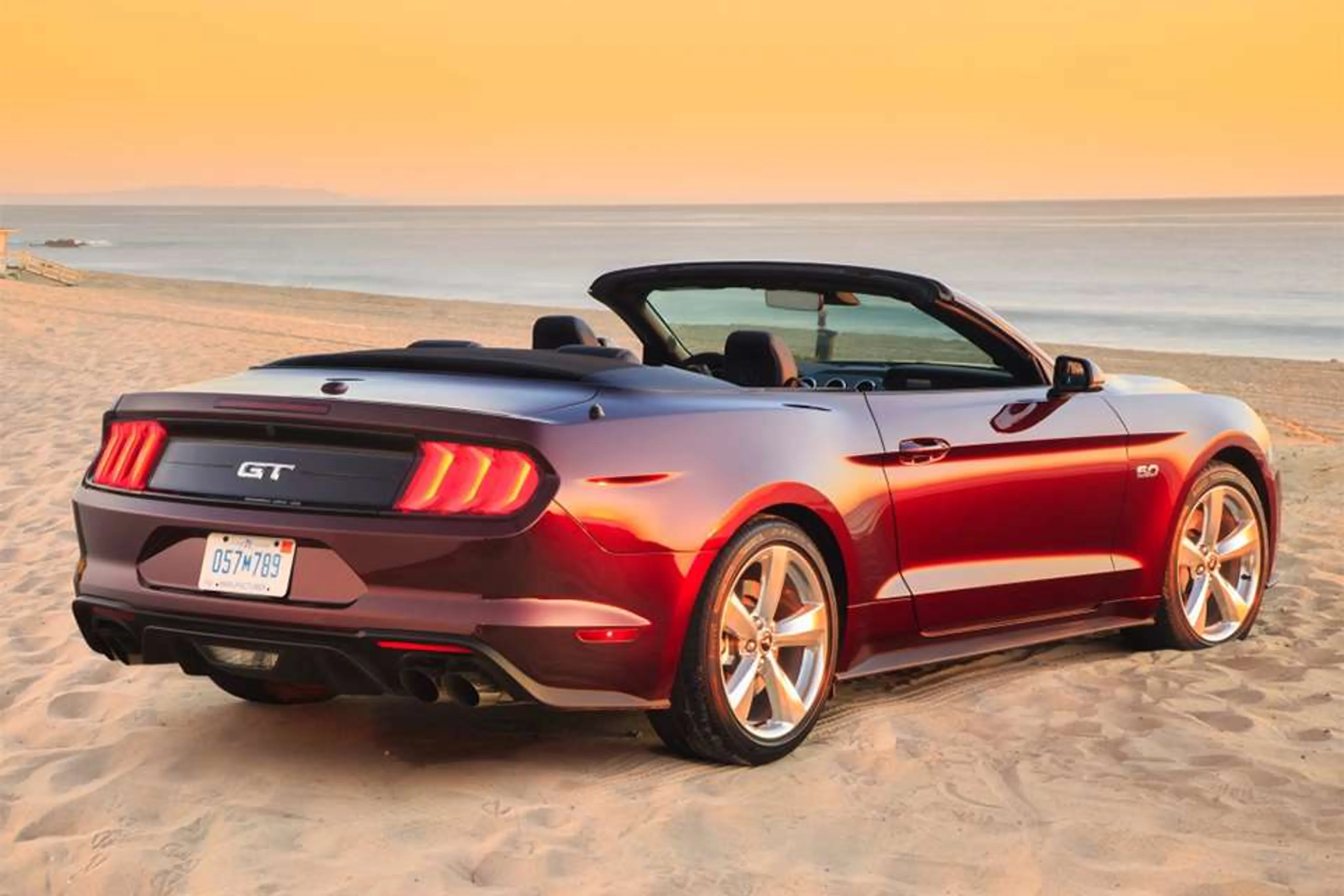 Ford Mustang Convertible thumbnail 2