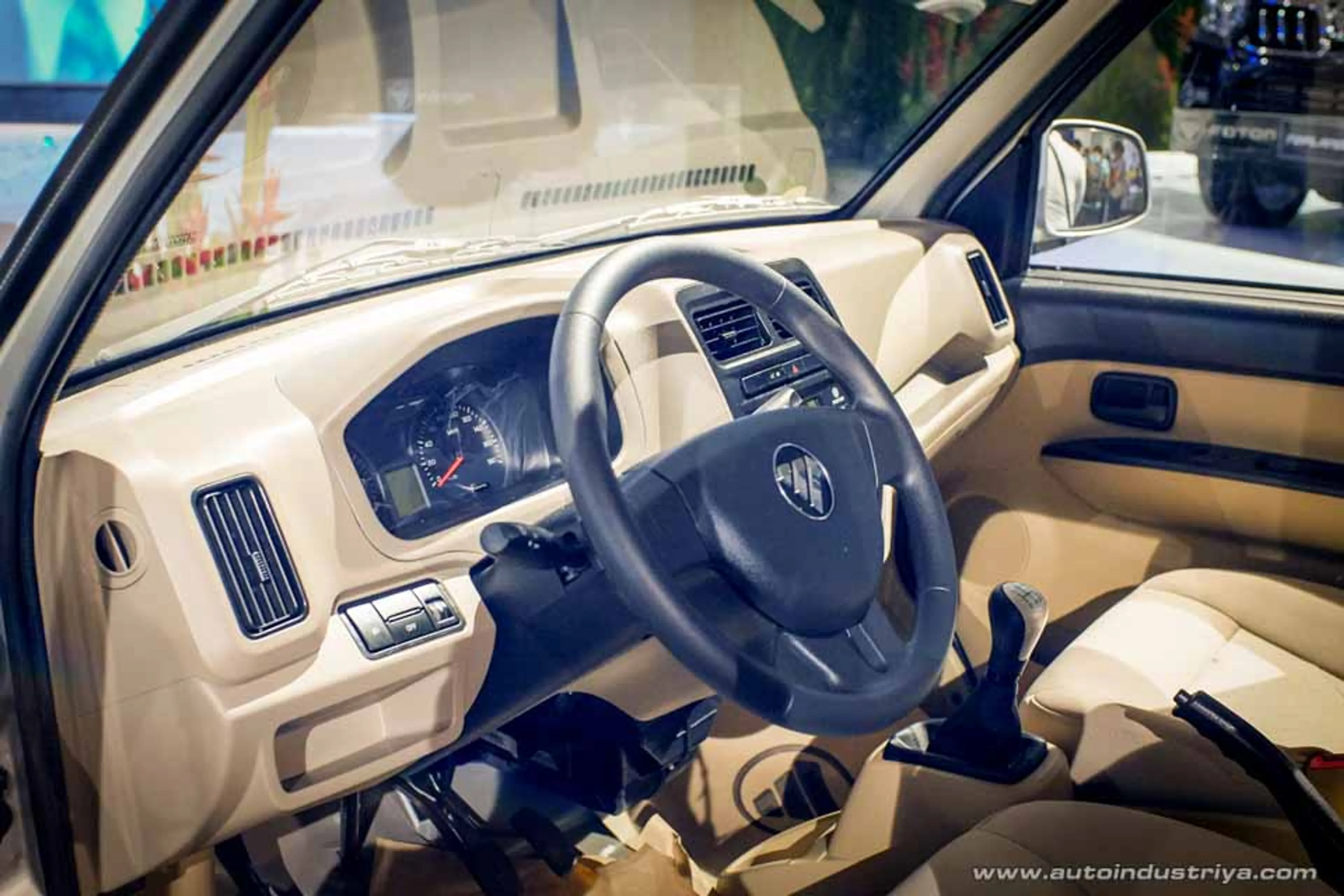 2015 Foton Gratour 1.2 Mini Van thumbnail 3