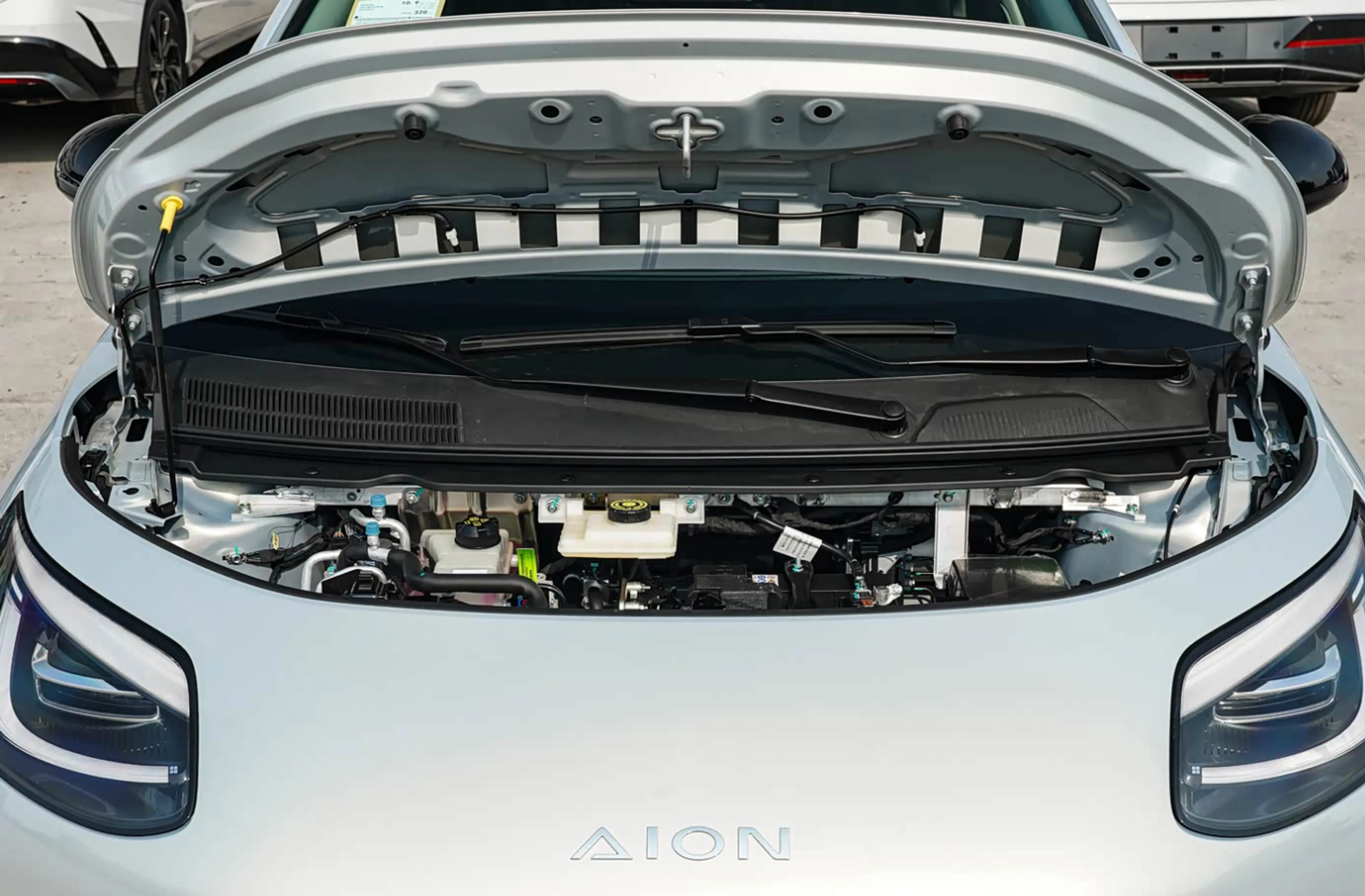 GAC Aion UT thumbnail 4