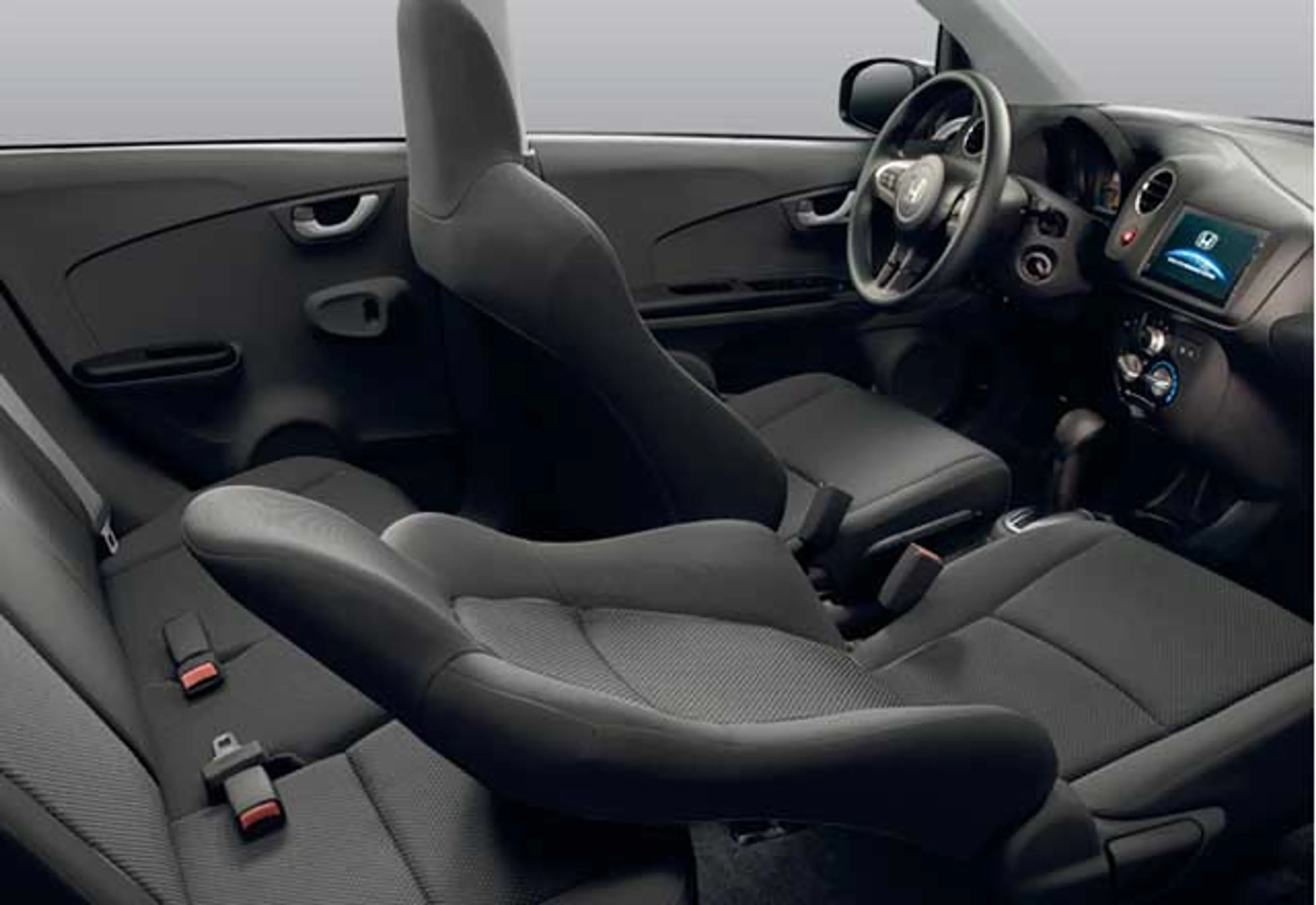 2015 Honda Brio 1.3 V Hatchback MT thumbnail 3