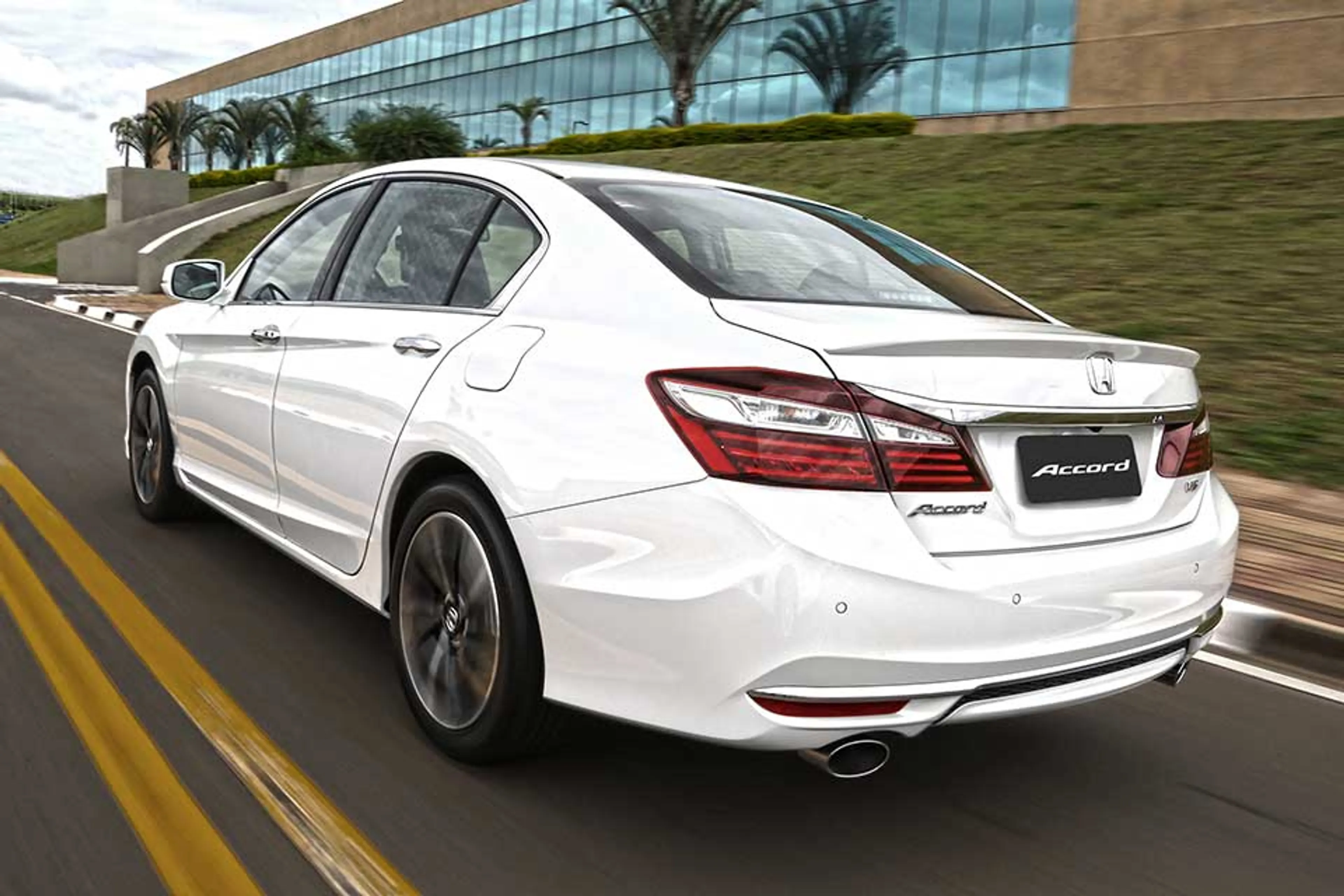 2016 Honda Accord 2.4 S thumbnail 2