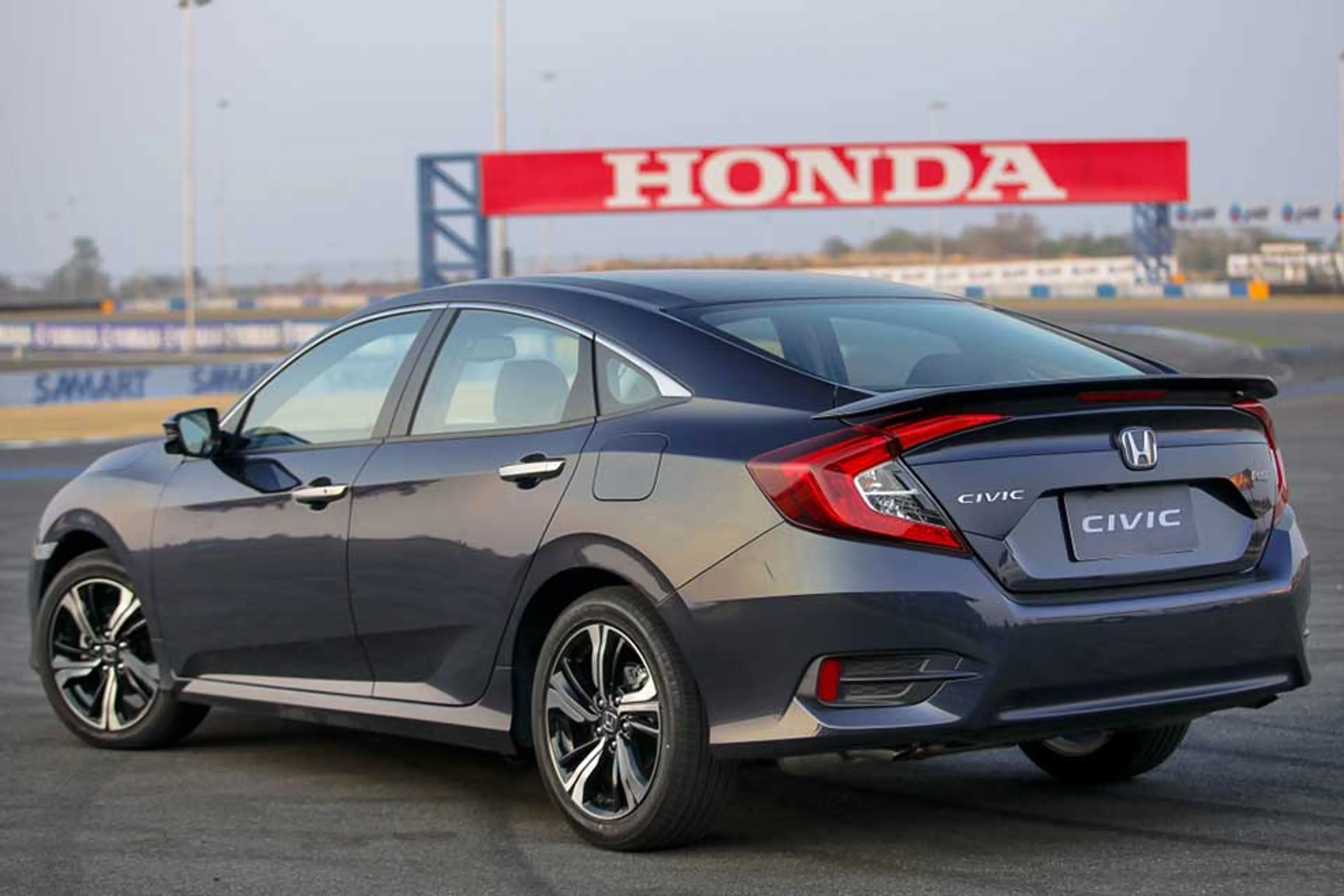 2016 Honda Civic 1.8 E thumbnail 2
