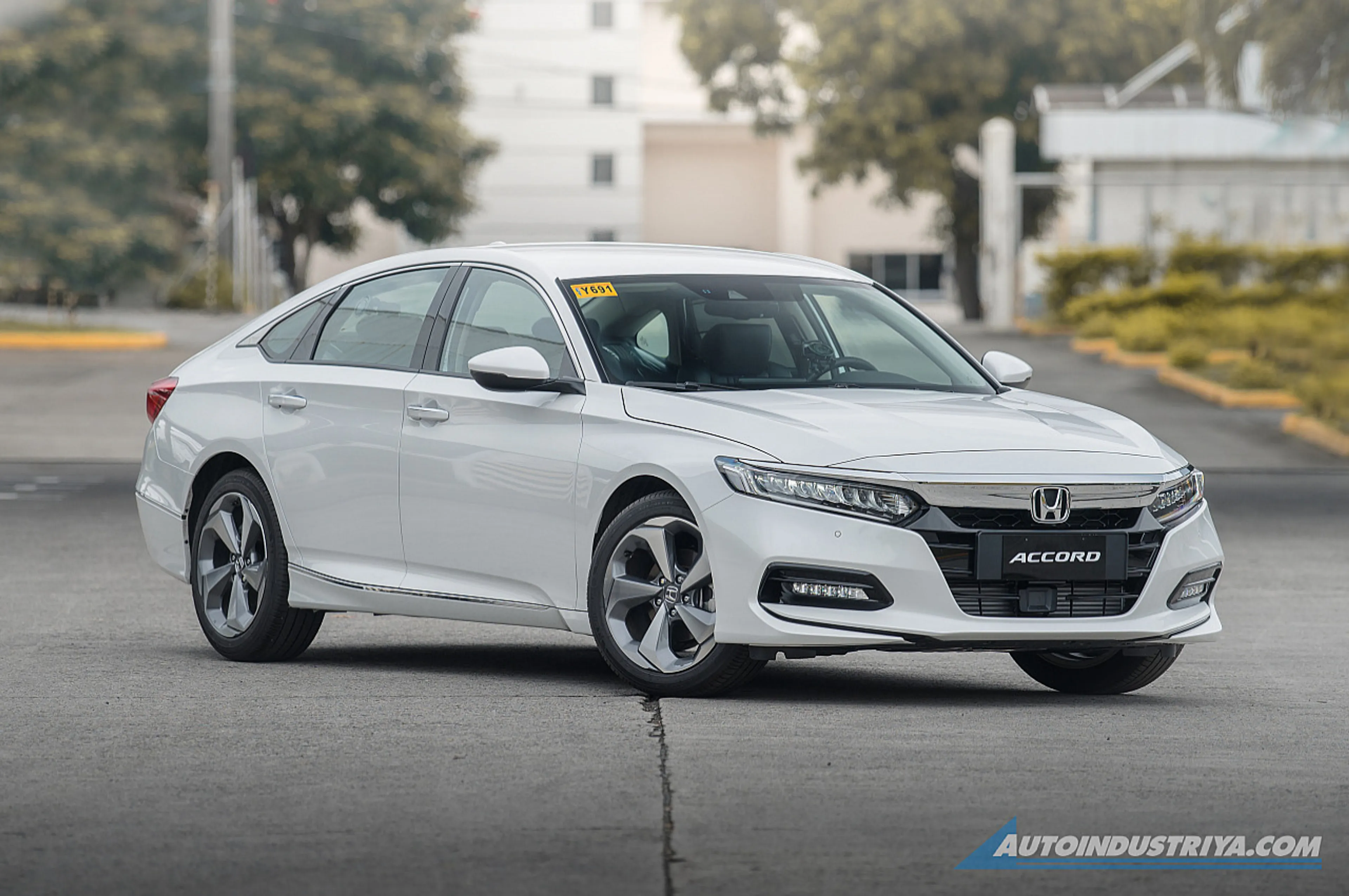 Honda Accord — photo 1