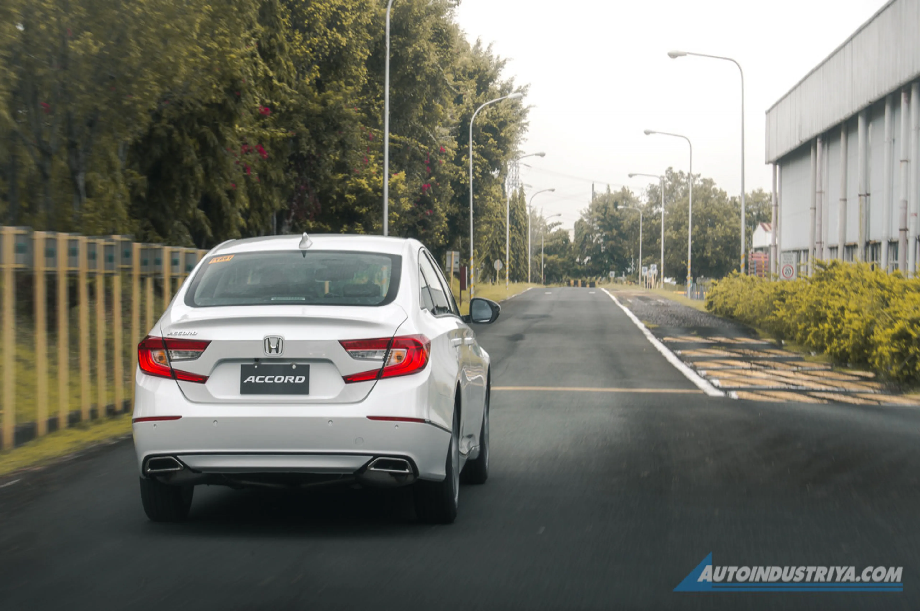 Honda Accord thumbnail 2