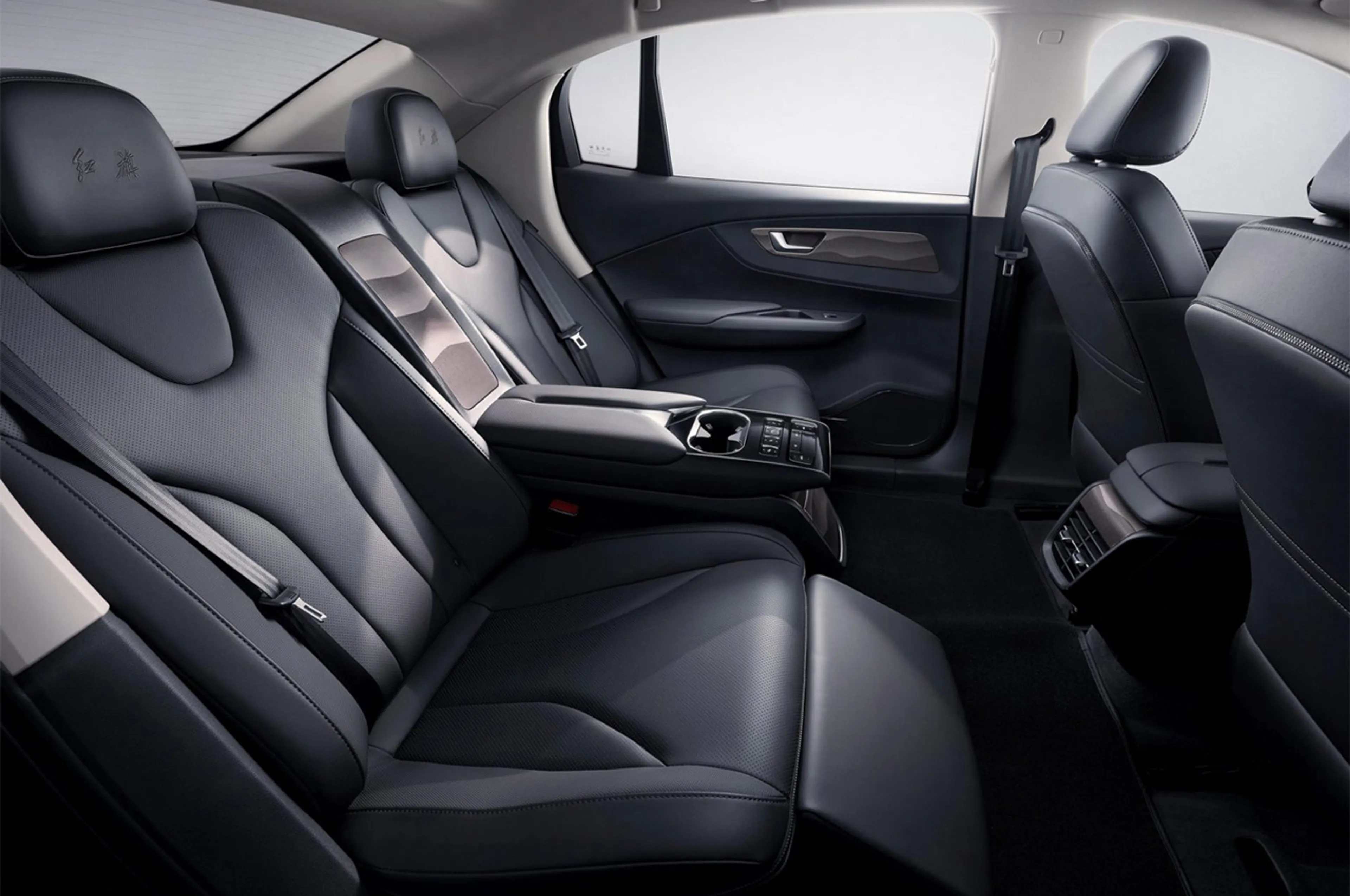 Hongqi E-QM5 thumbnail 4