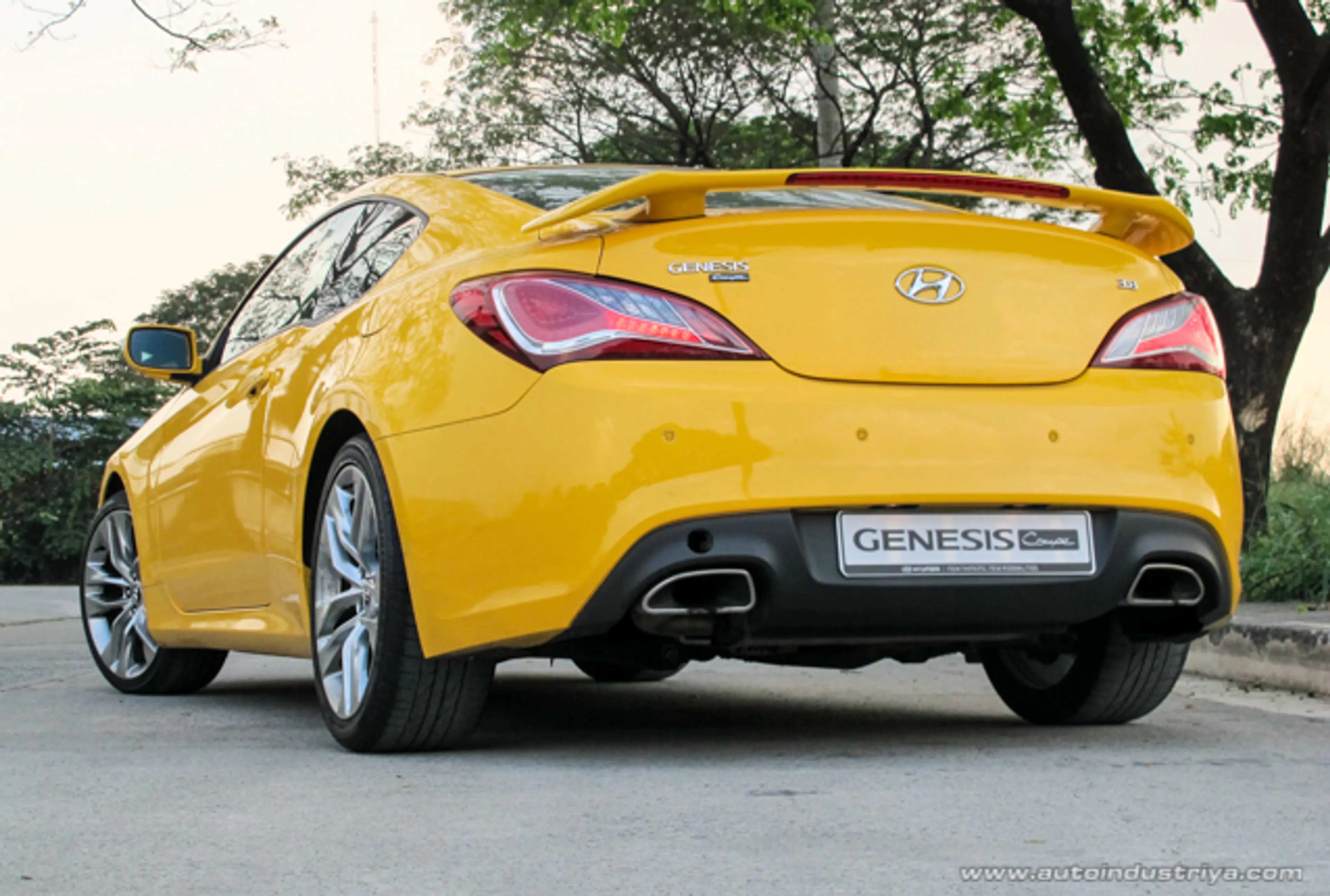 Hyundai Genesis Coupe thumbnail 2