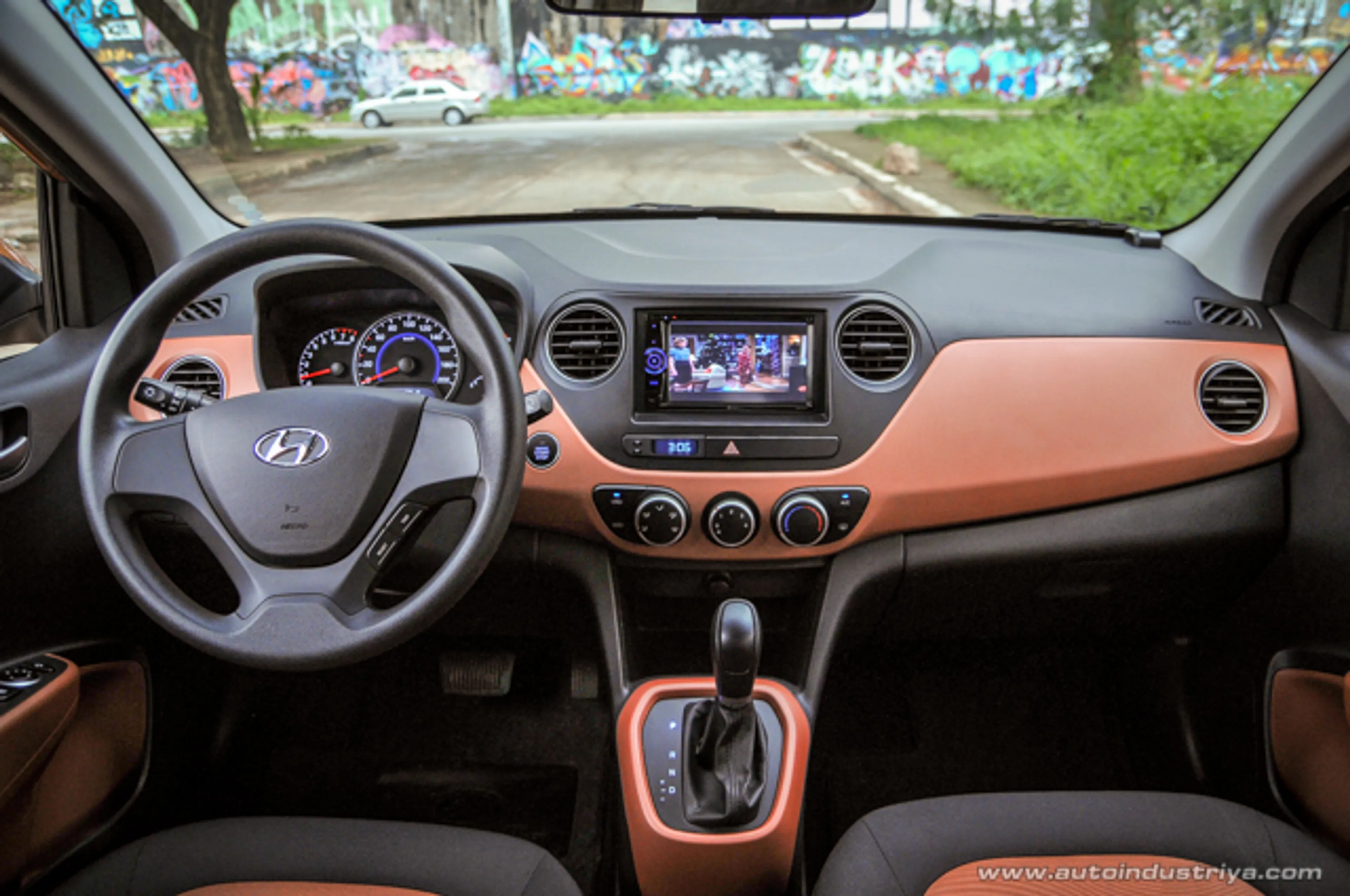 Hyundai Grand i10 thumbnail 3