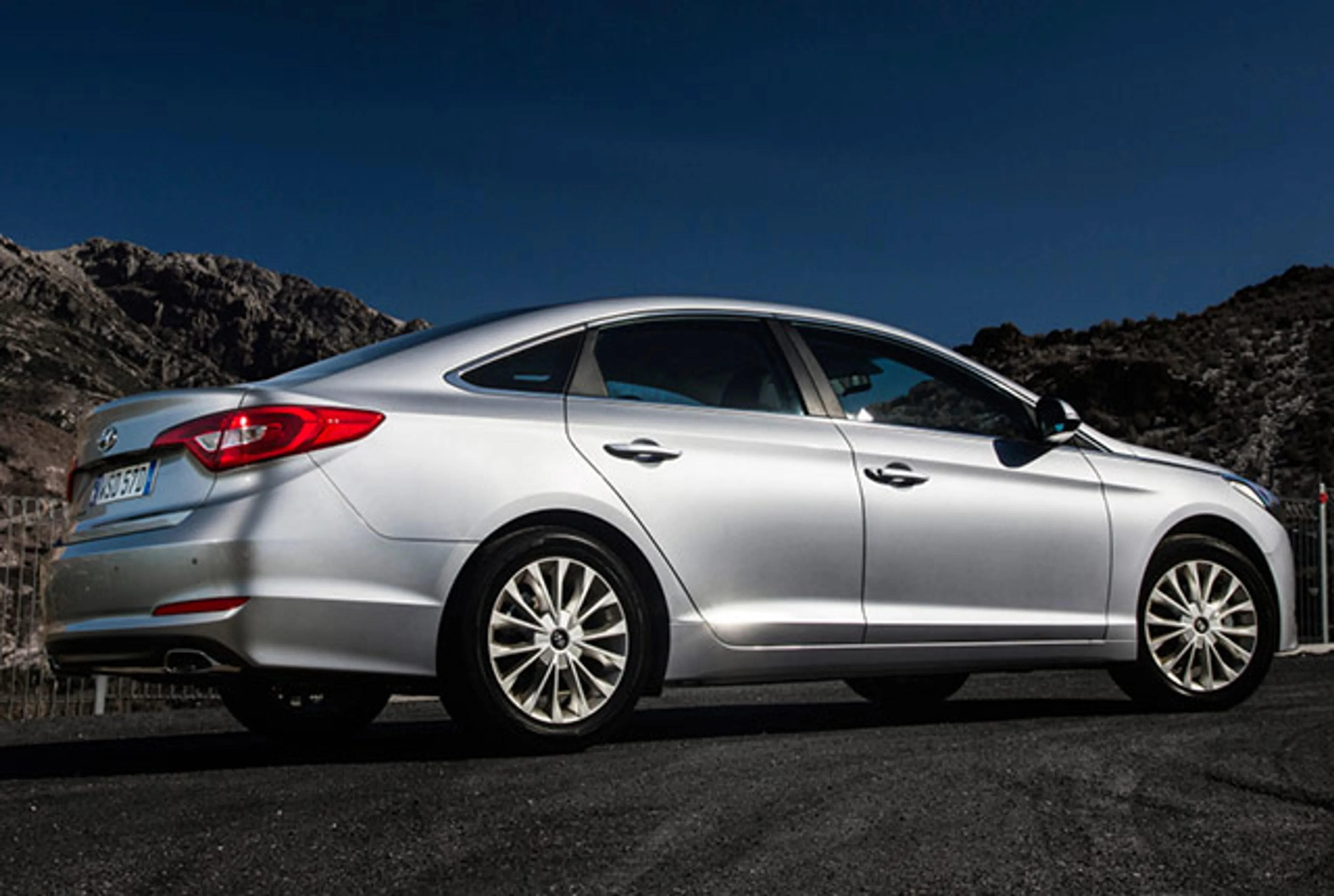 Hyundai Sonata thumbnail 2