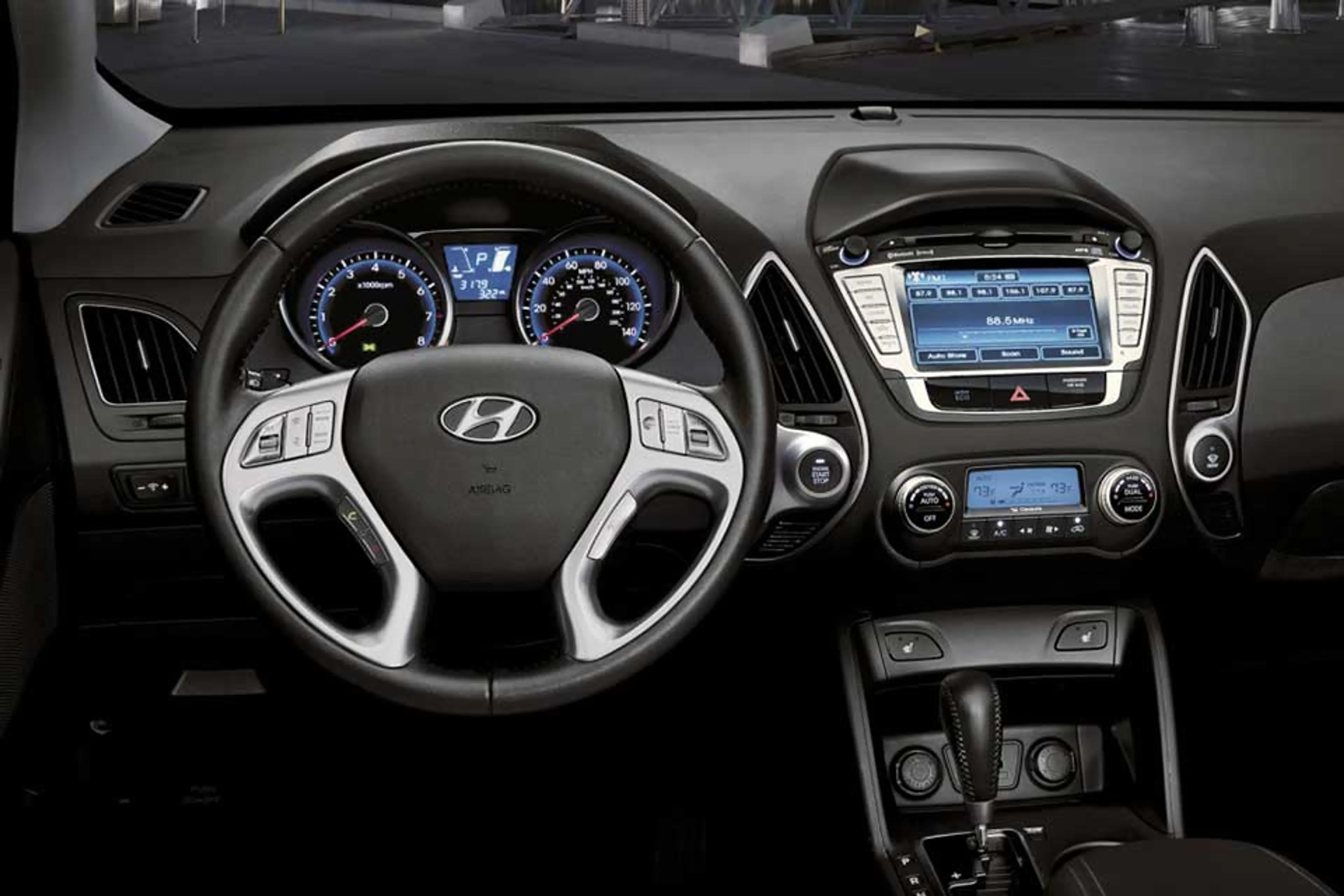 2015 Hyundai Tucson 2.0 E 2WD AT thumbnail 3