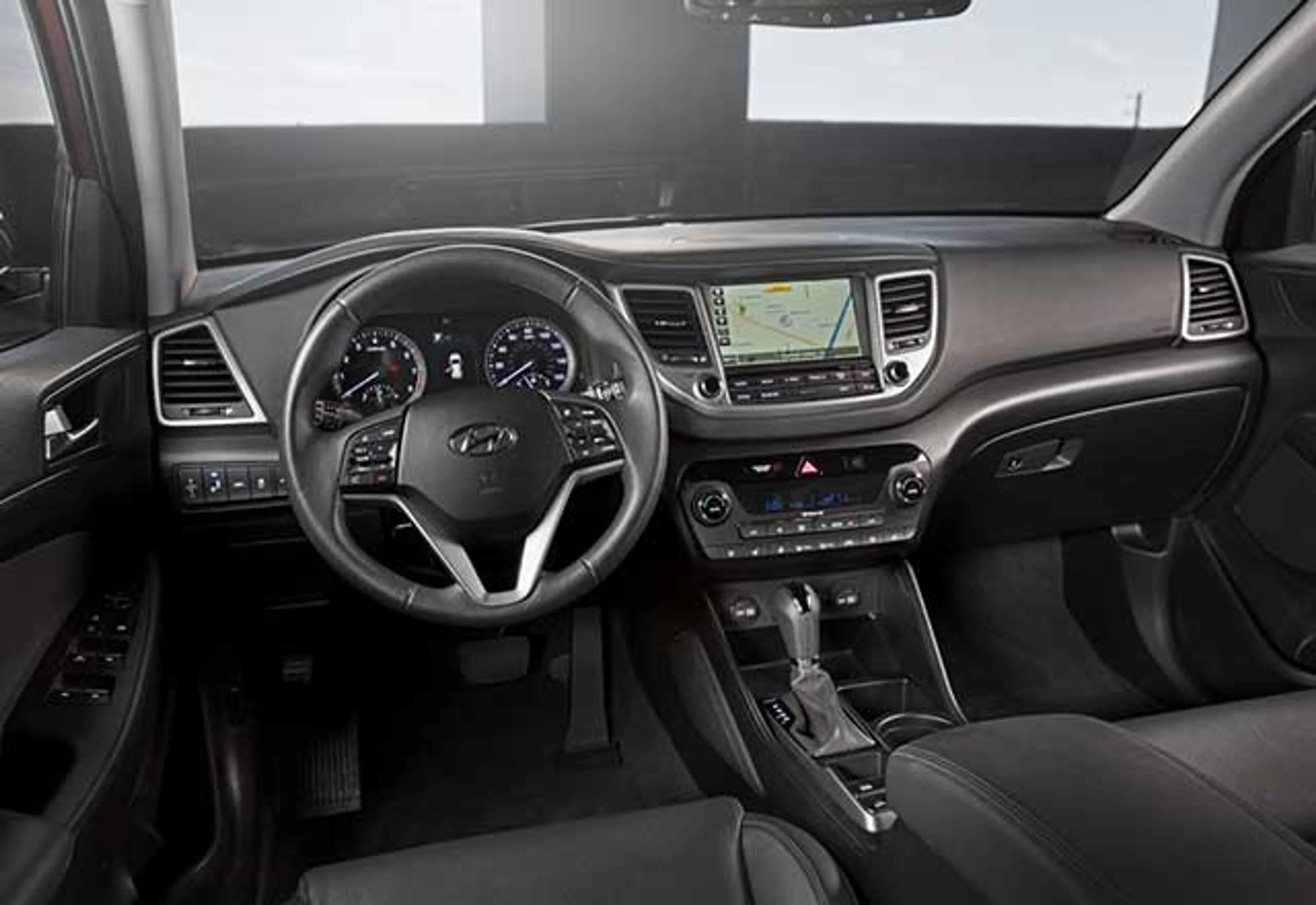 2016 Hyundai Tucson 2.0 GL MT thumbnail 3