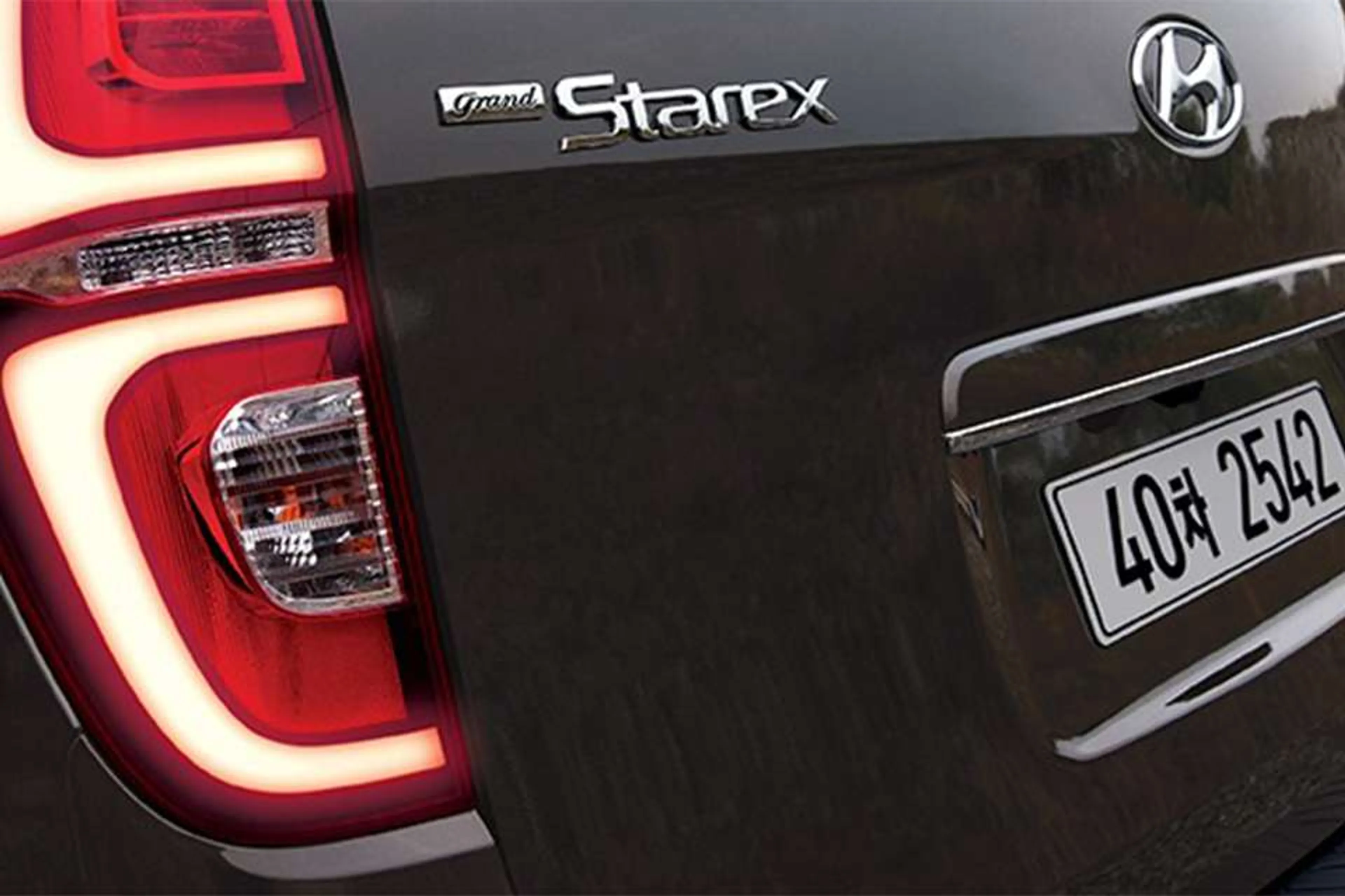 Hyundai Grand Starex GLS thumbnail 2