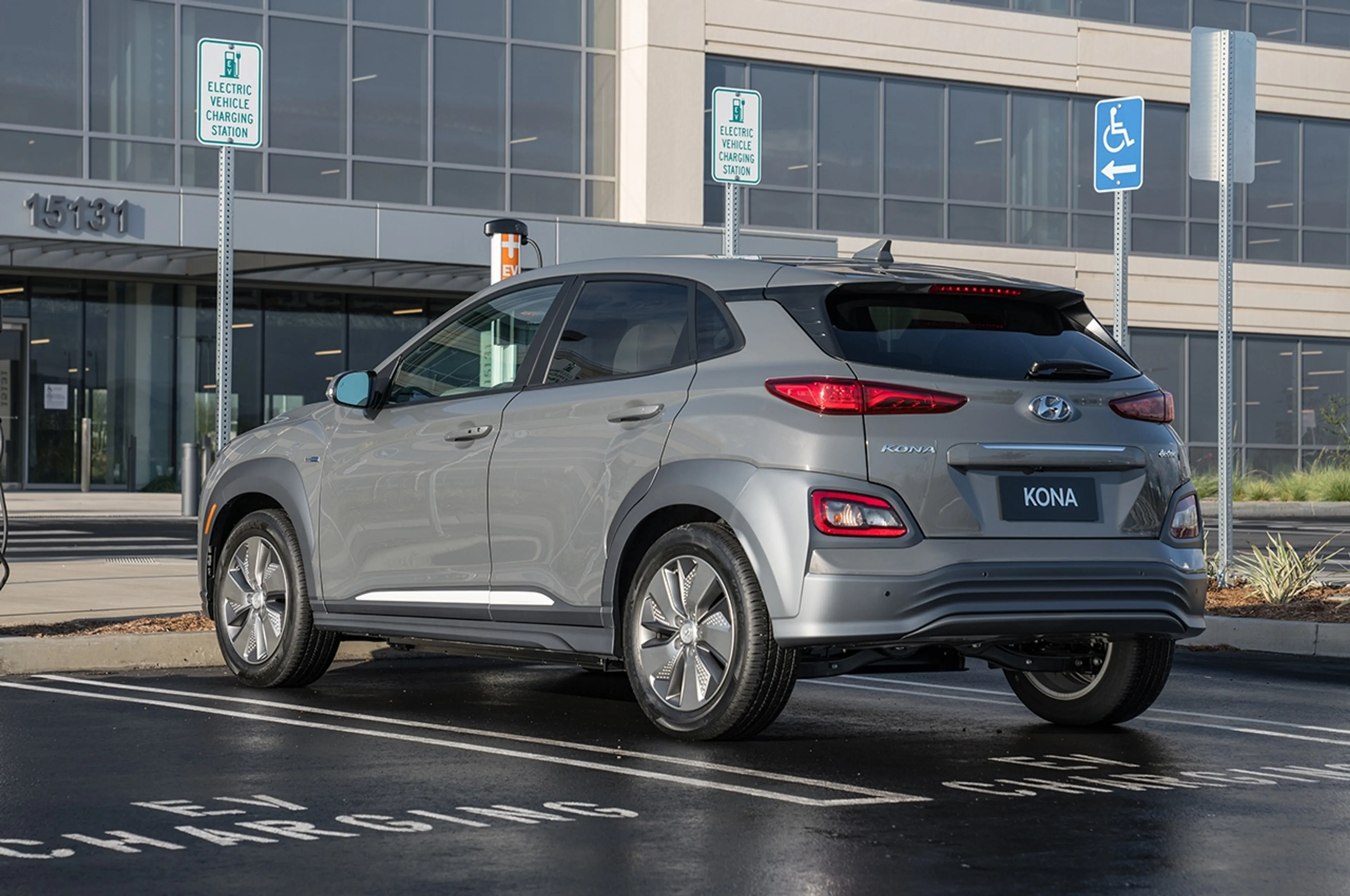 Hyundai Kona Electric thumbnail 2