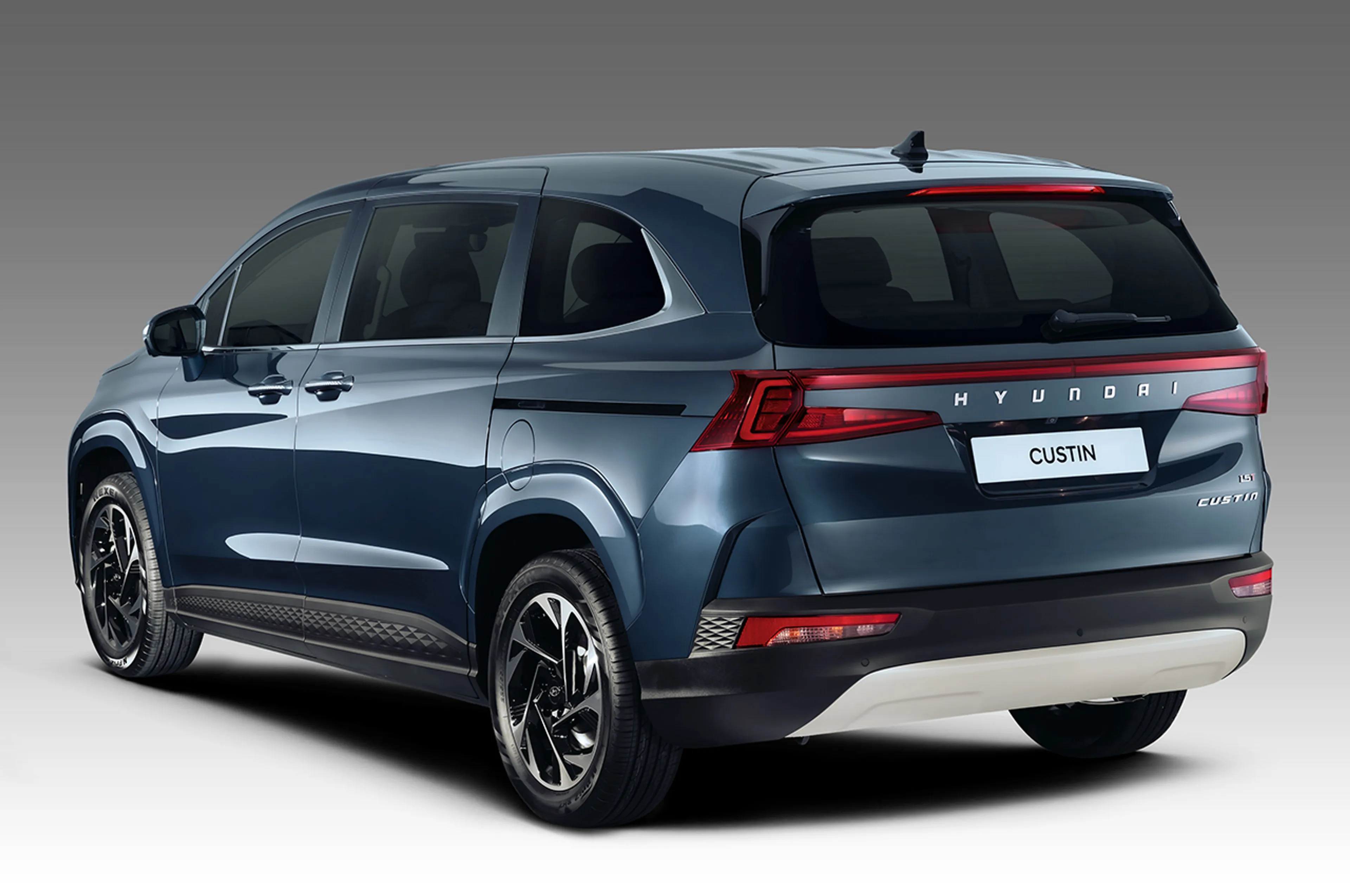 Hyundai Custin thumbnail 2