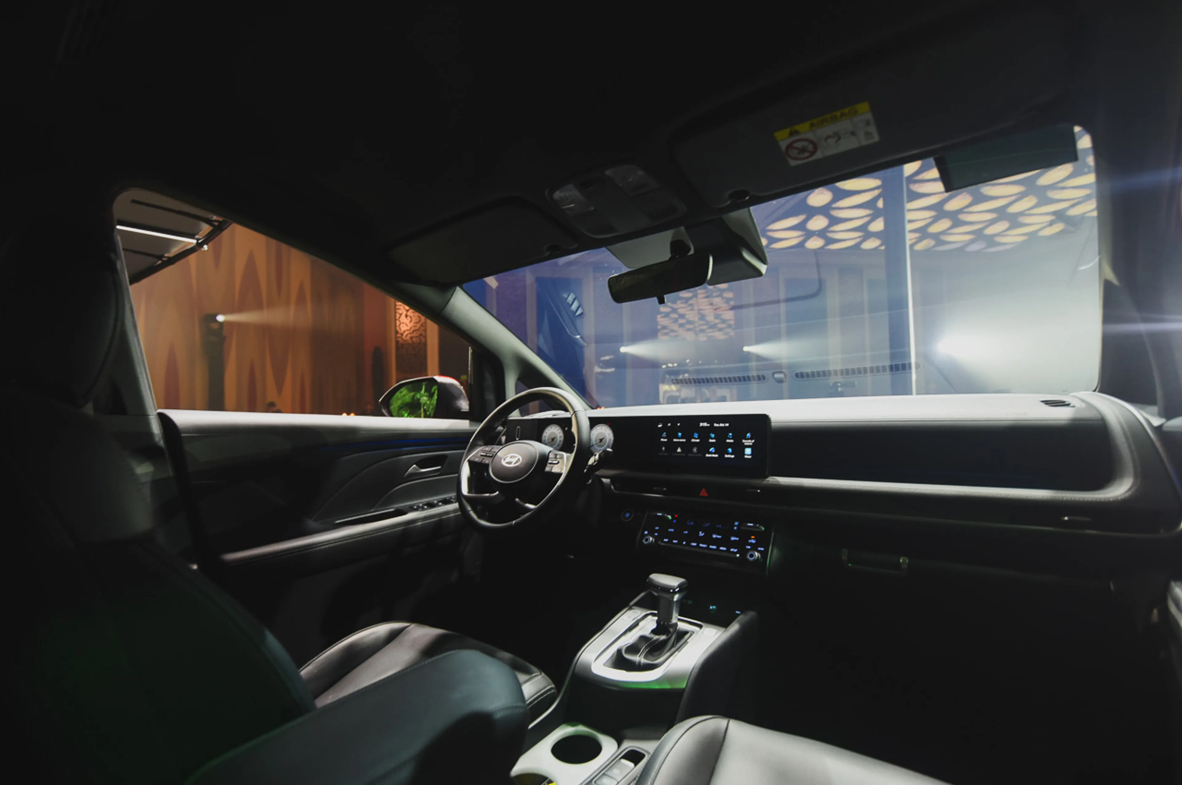 Hyundai Stargazer X thumbnail 3