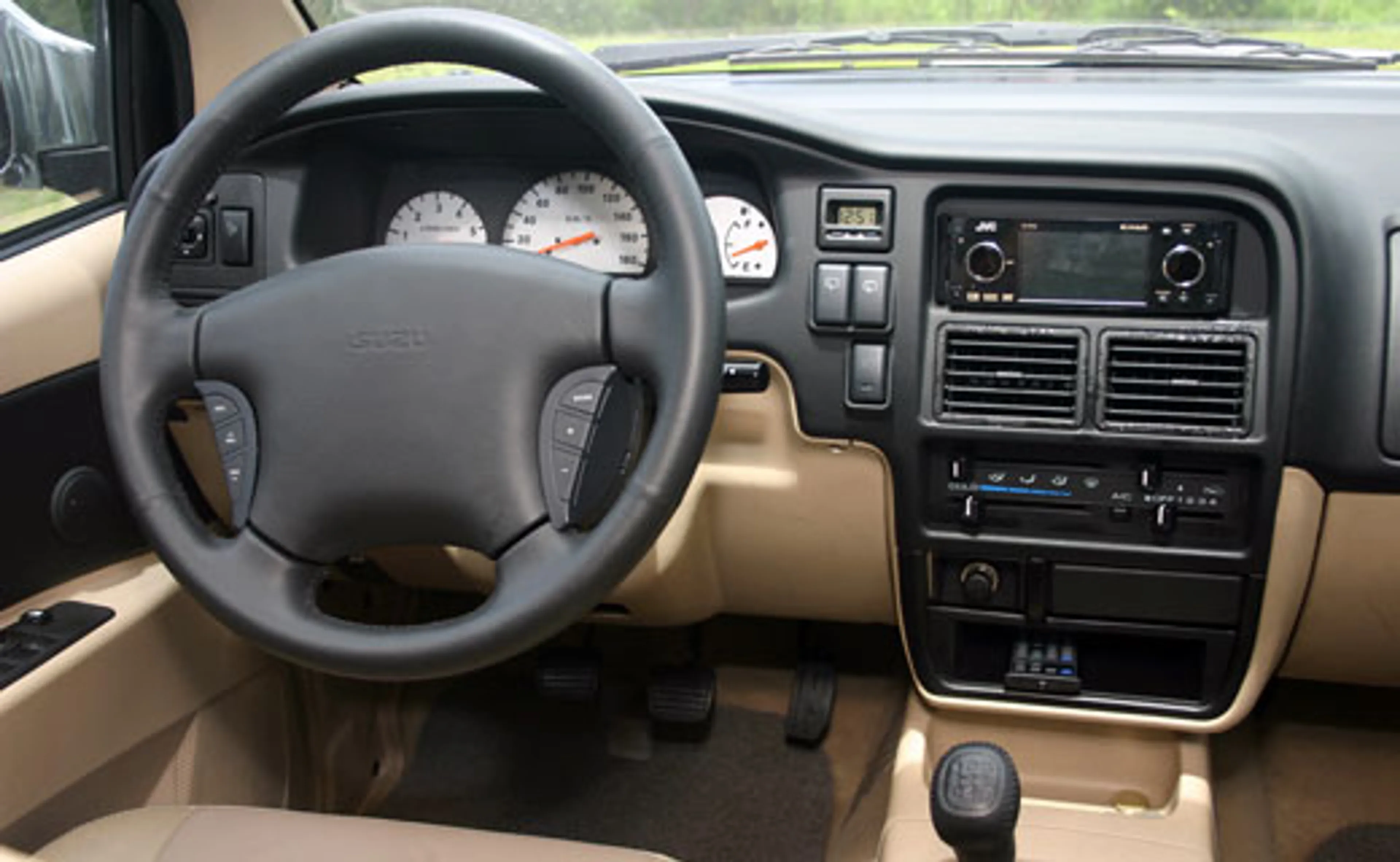 Isuzu Crosswind thumbnail 2