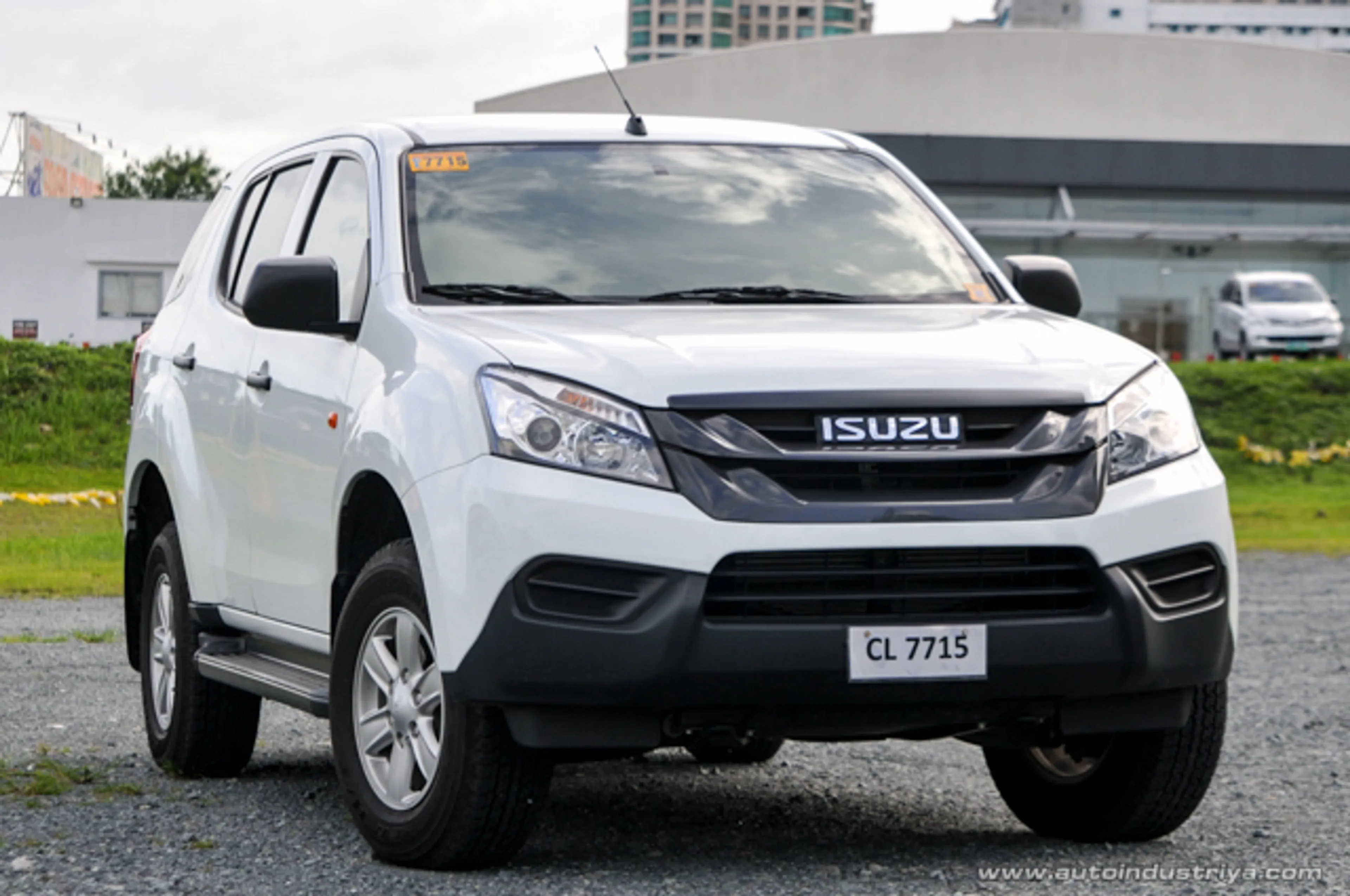 2015 Isuzu mu-X 2.5 LS-M 4x2 MT Dsl — photo 1