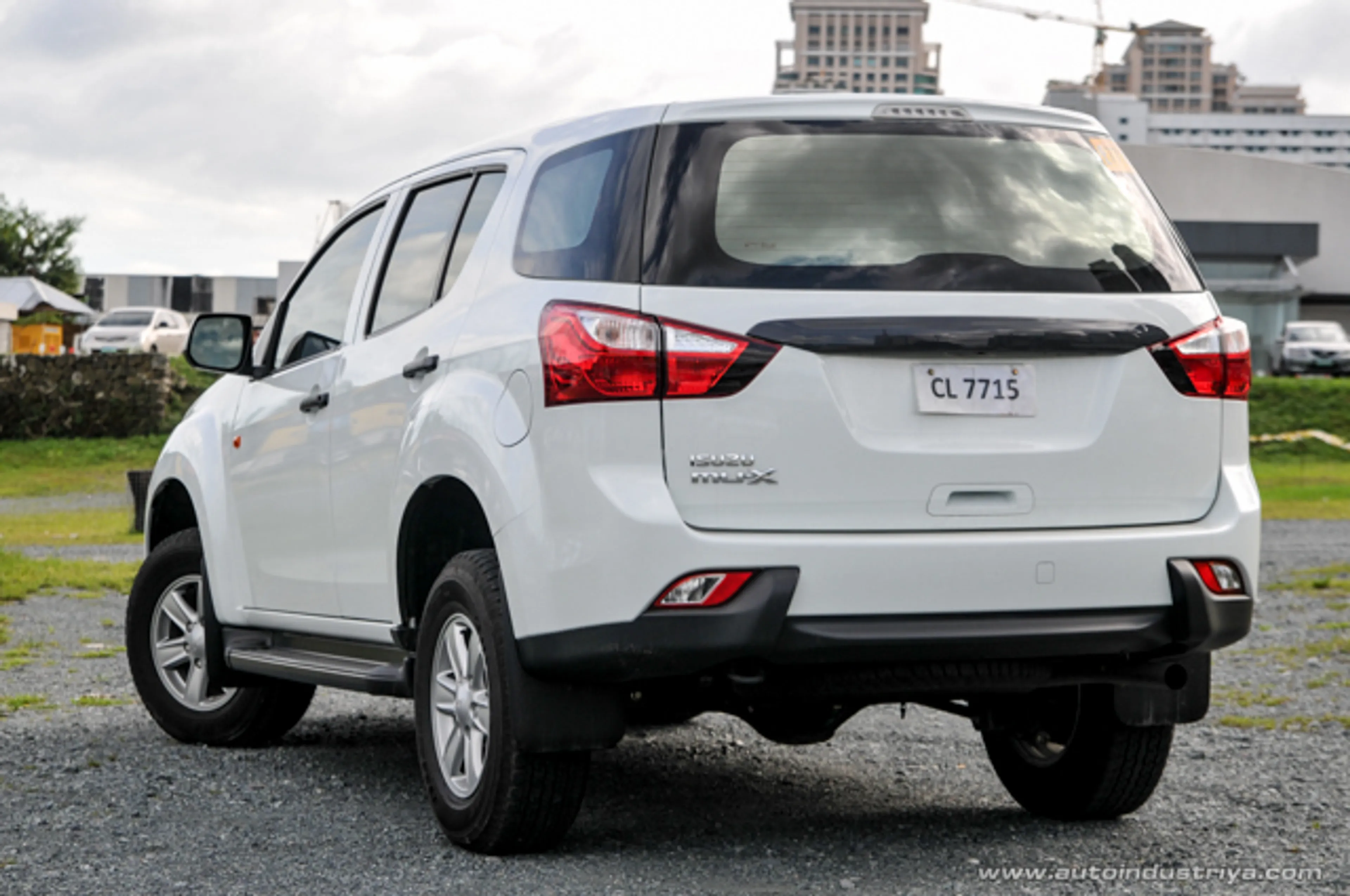 2015 Isuzu mu-X 2.5 LS-M 4x2 MT Dsl thumbnail 2