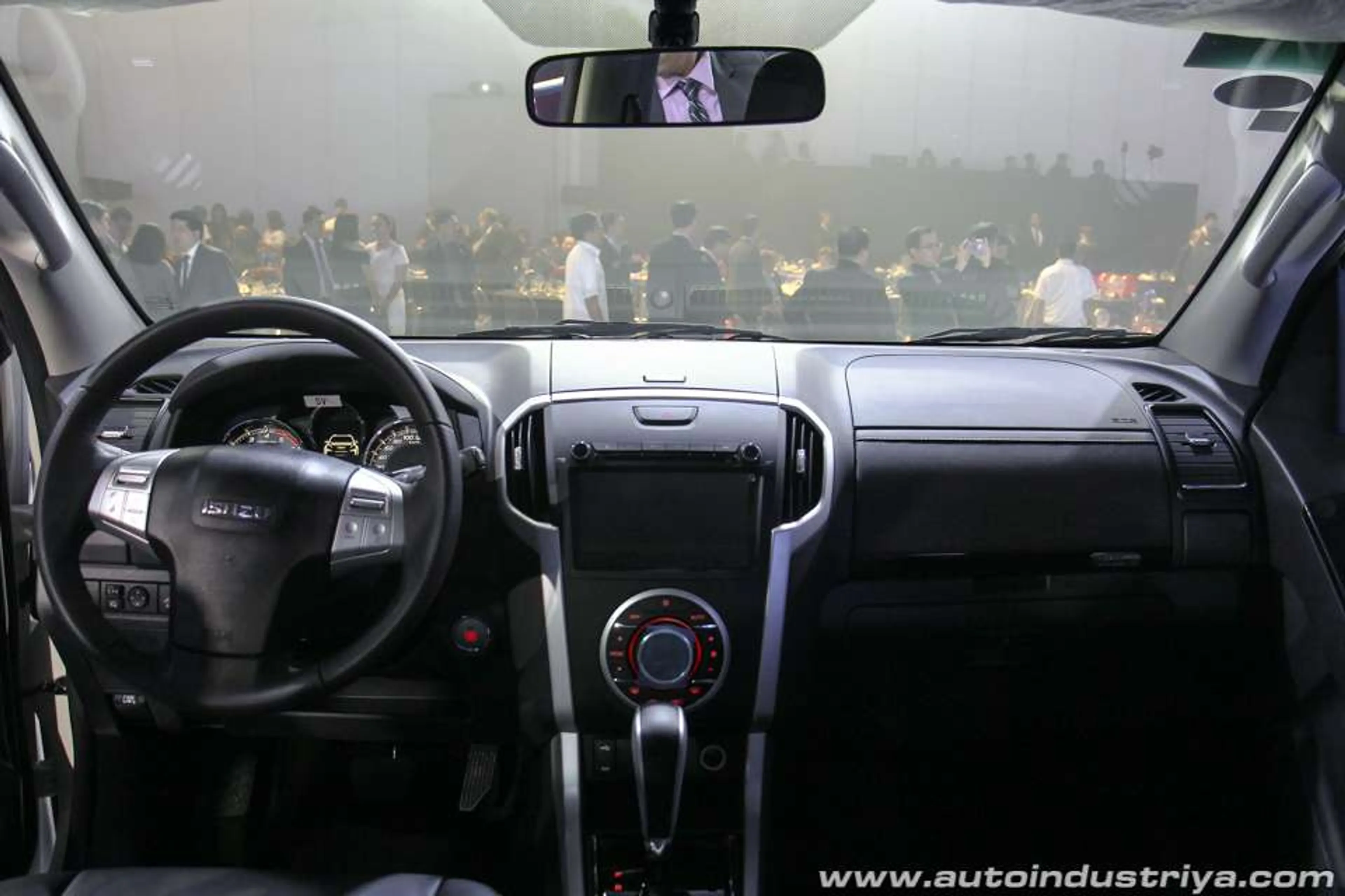 2018 Isuzu mu-X LS 4x2 RZ4E MT thumbnail 3