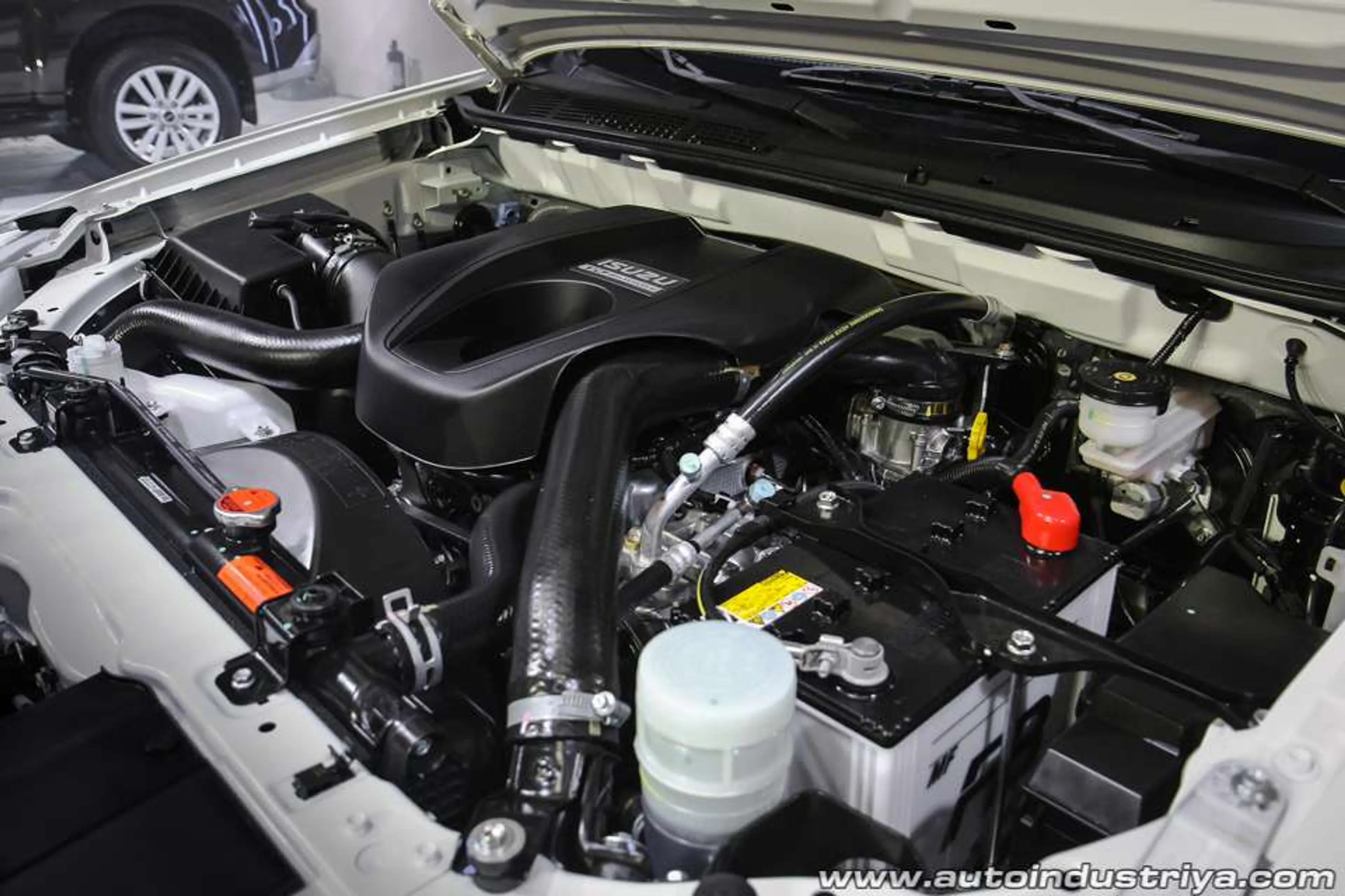 2018 Isuzu mu-X LS 4x2 RZ4E MT thumbnail 4