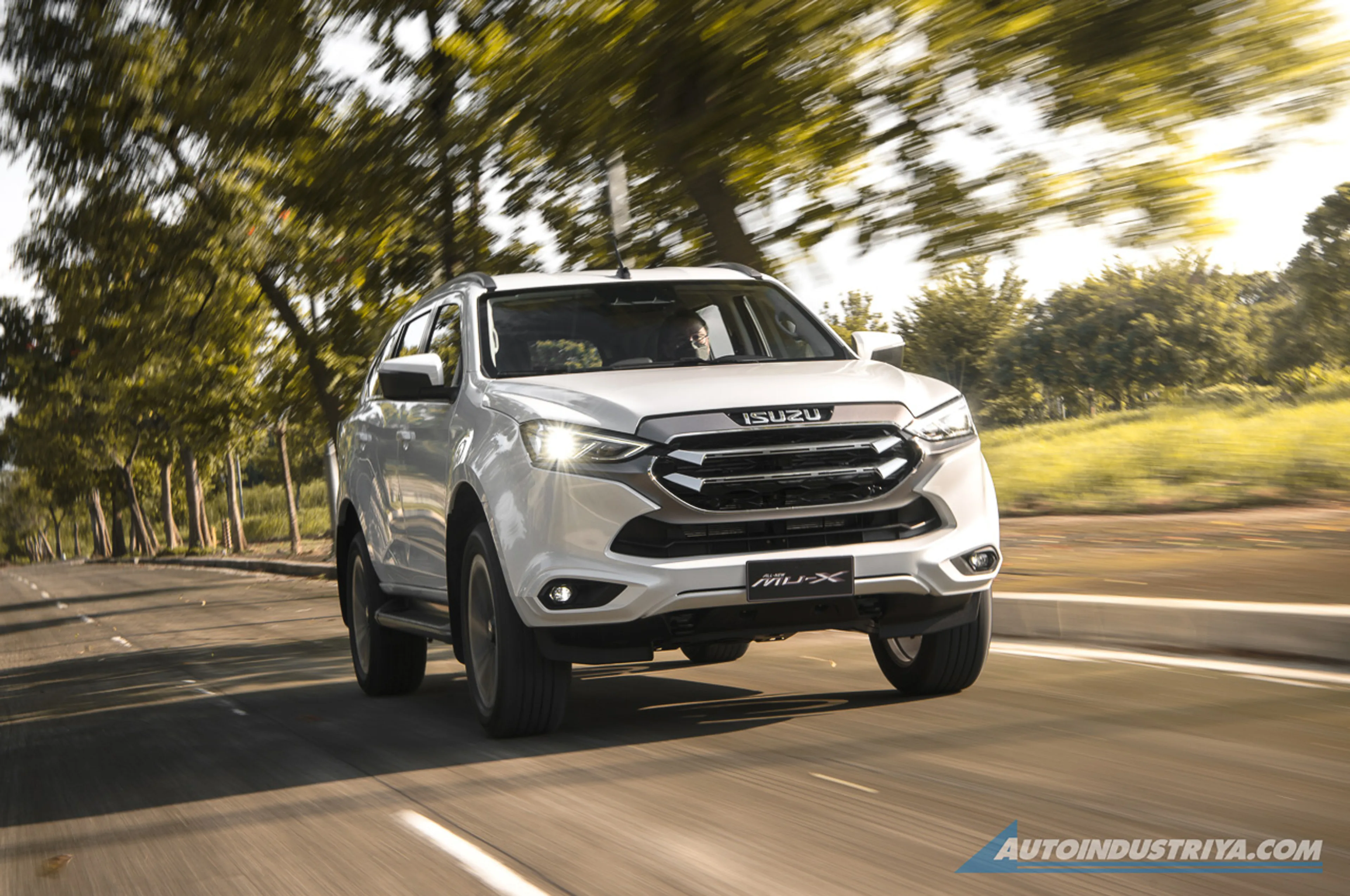 2022 Isuzu mu-X RZ4E 4x2 LS A/T — photo 1