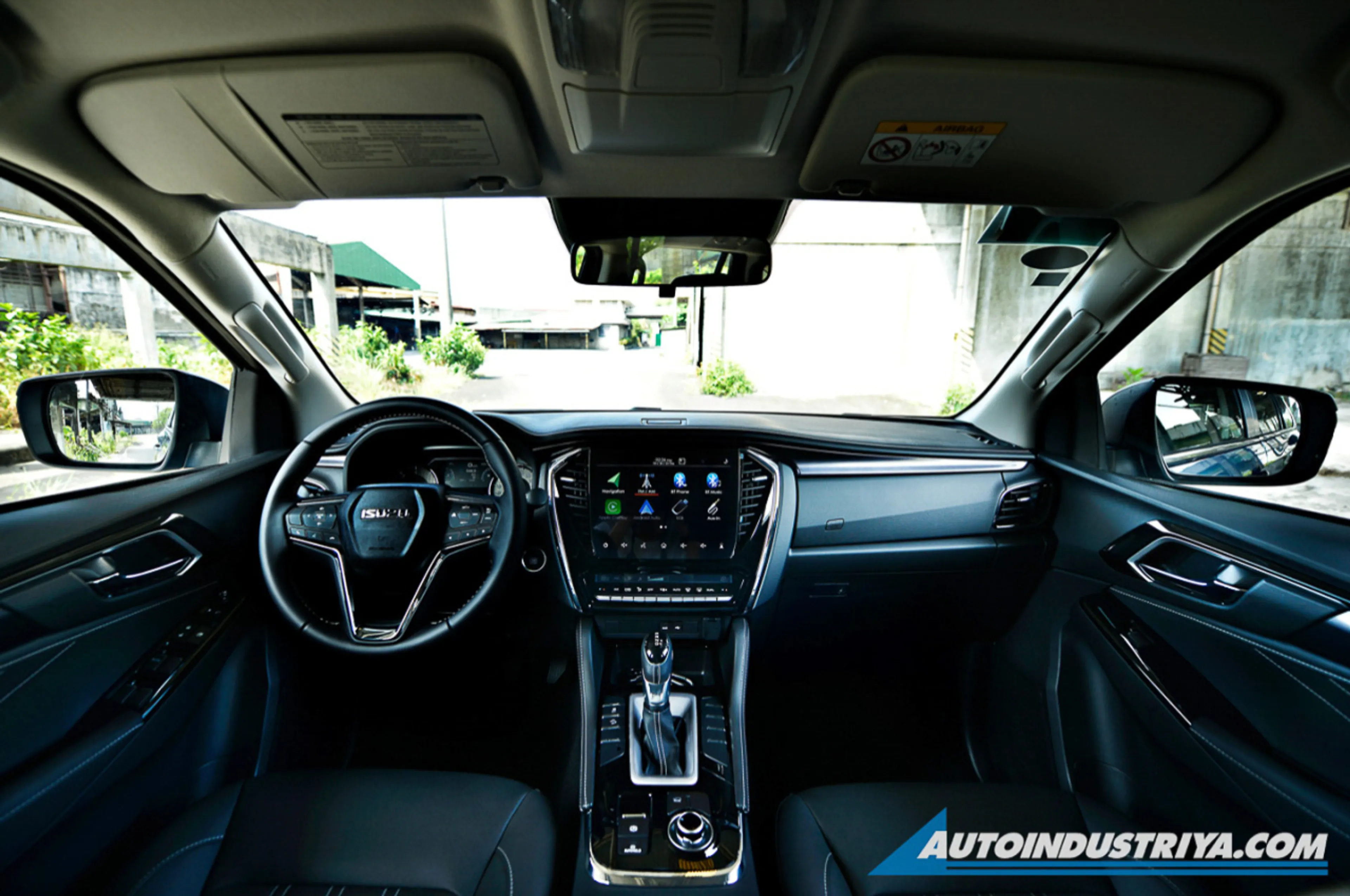 2023 Isuzu mu-X 3.0 LS-E 4x2 A/T thumbnail 3