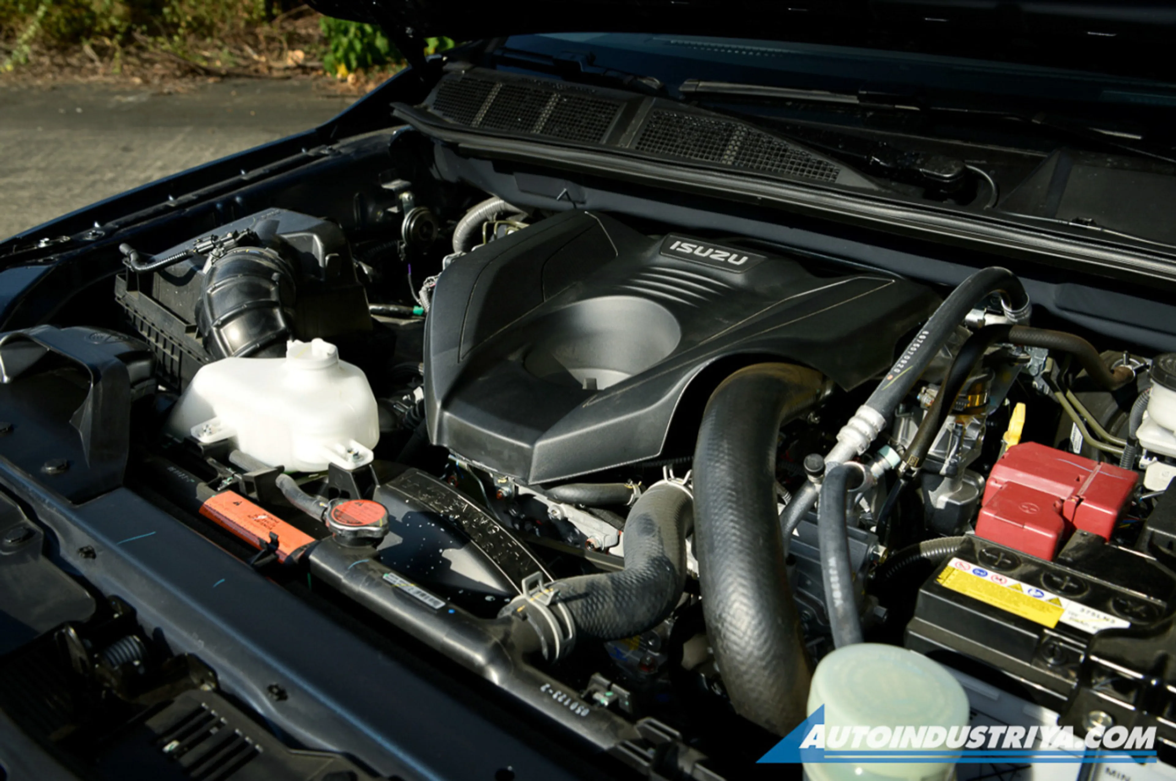 2023 Isuzu mu-X 3.0 LS-E 4x2 A/T thumbnail 4