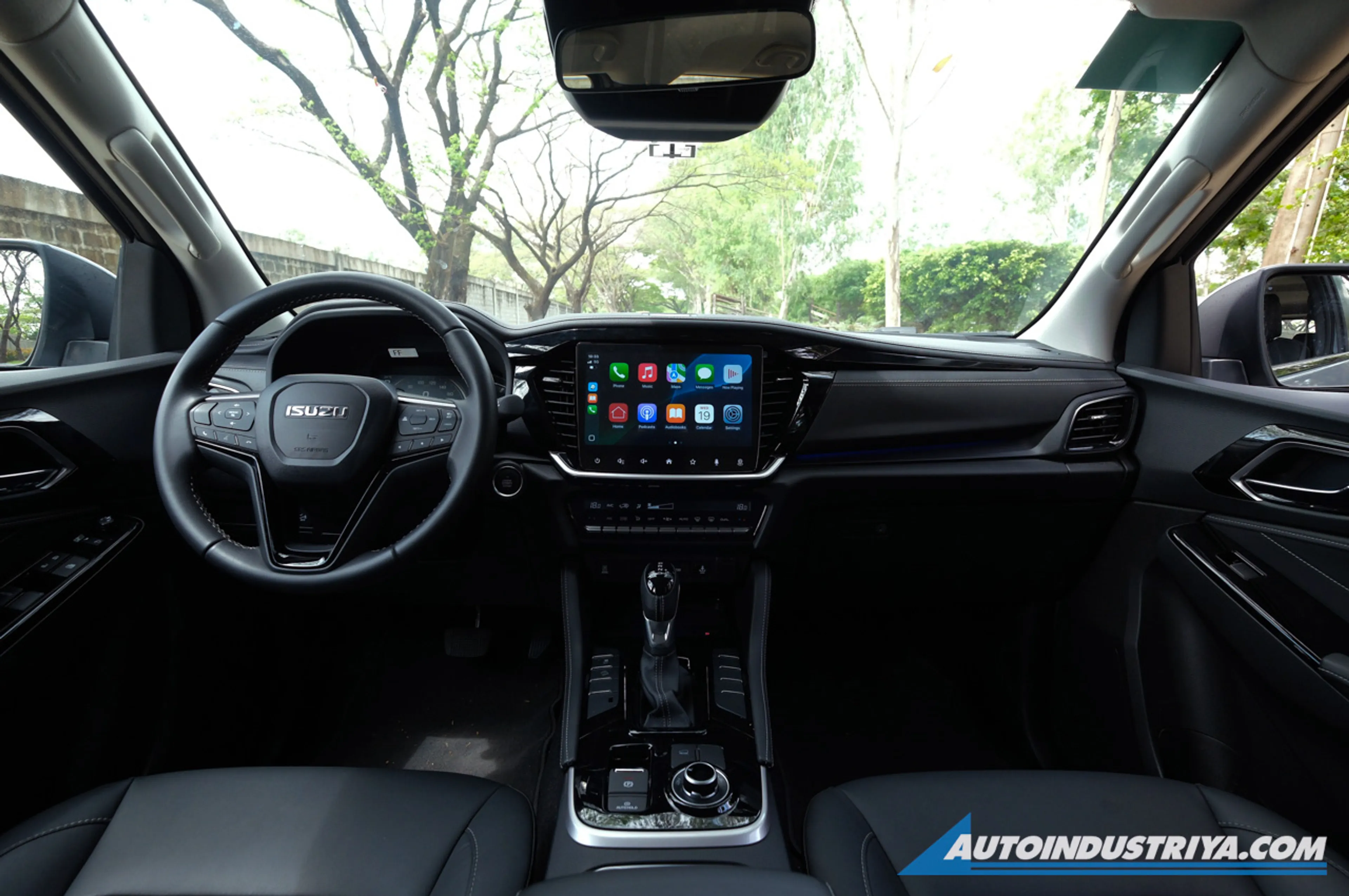 Isuzu mu-X thumbnail 3