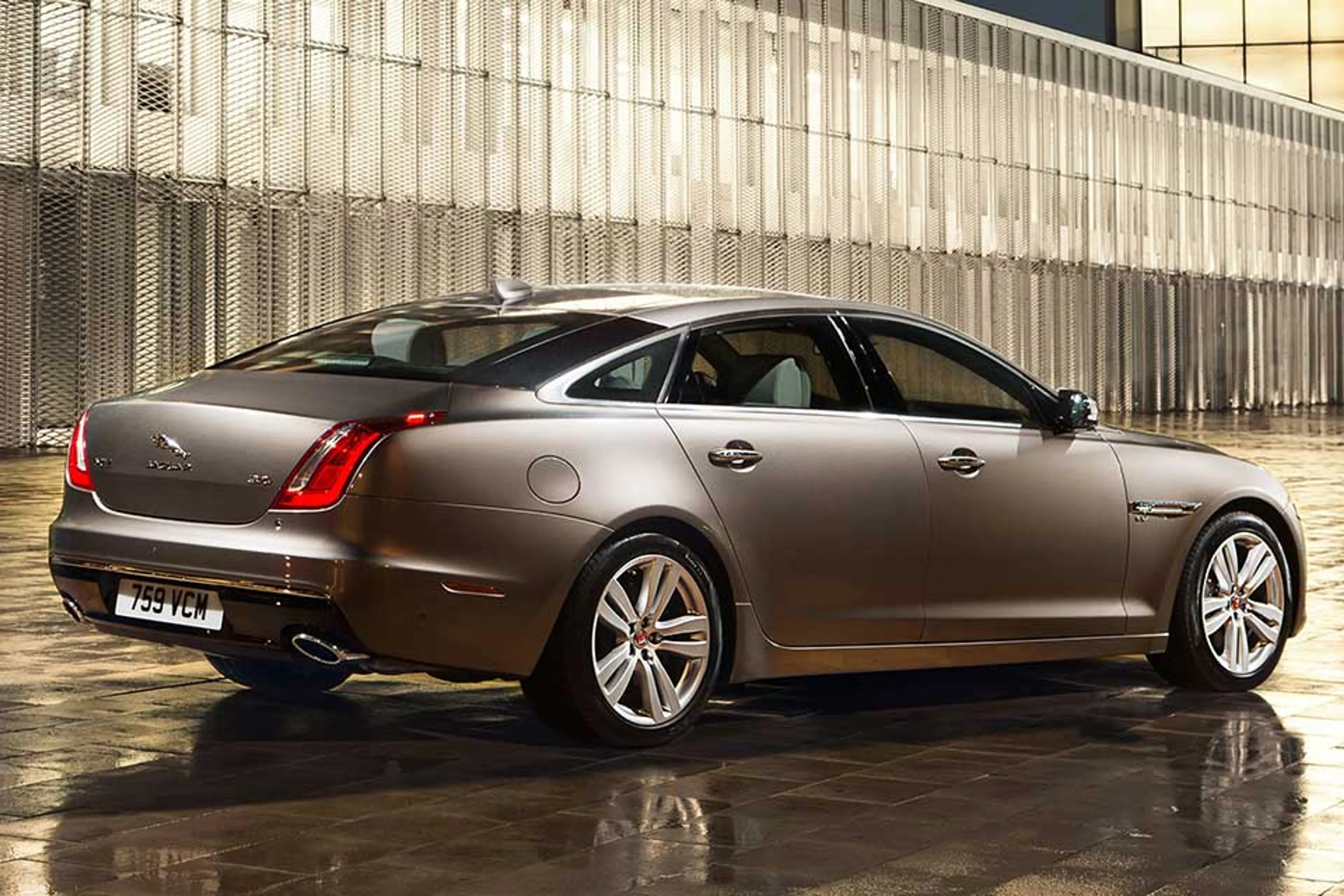 Jaguar XJ thumbnail 2