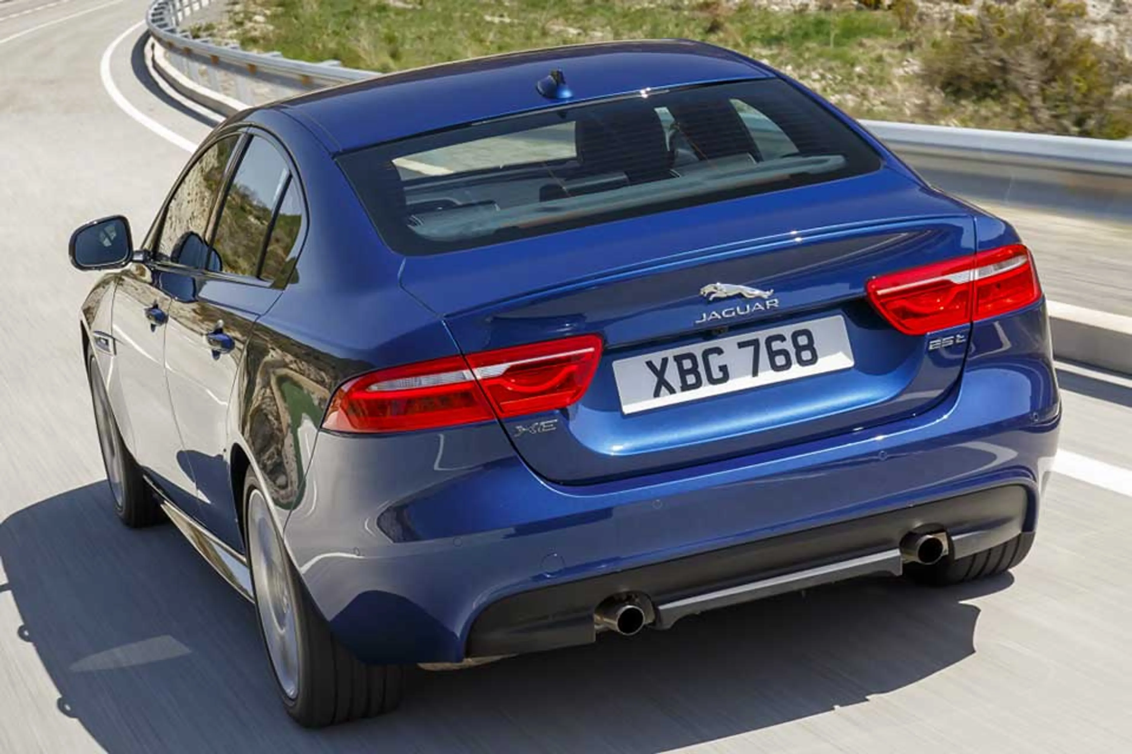 2016 Jaguar XE Portfolio thumbnail 2