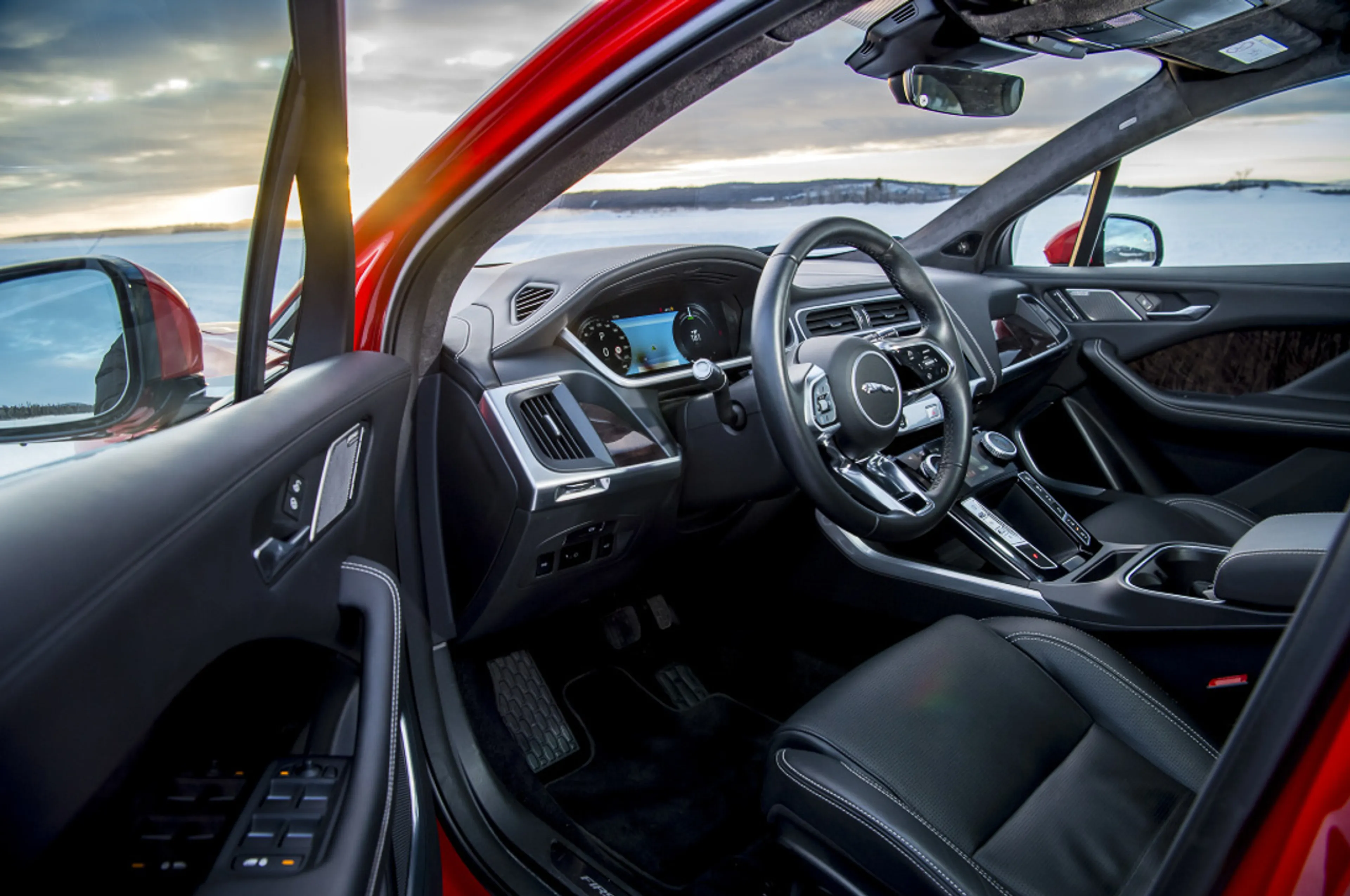 Jaguar I-Pace thumbnail 3