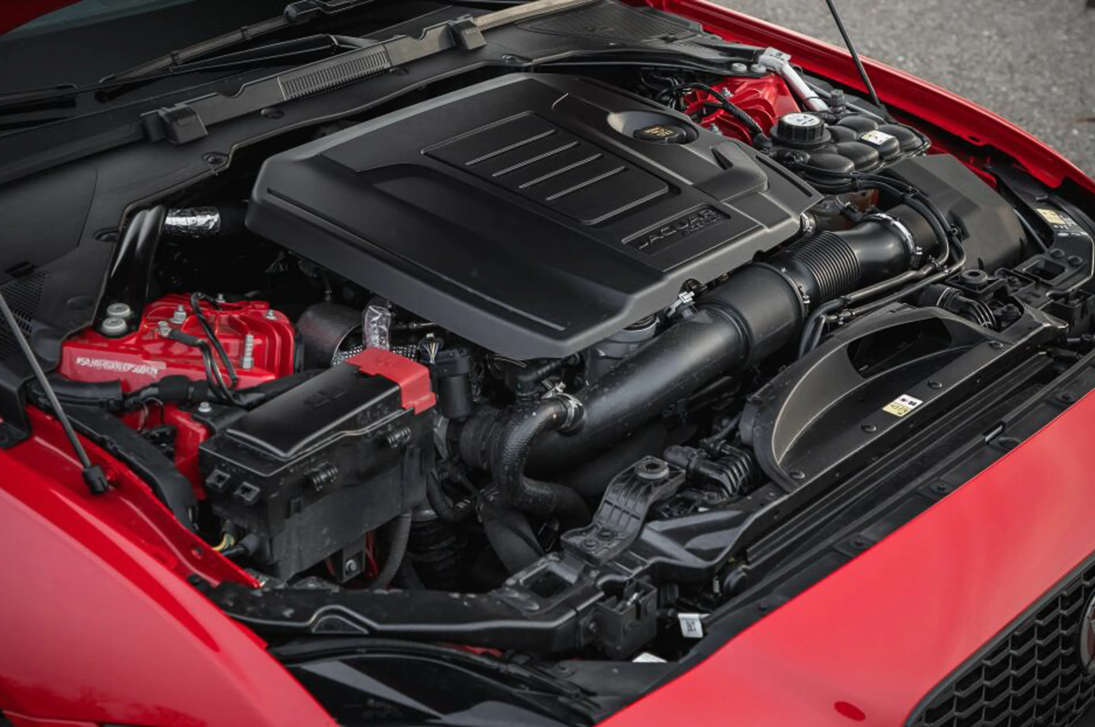 Jaguar XE thumbnail 4