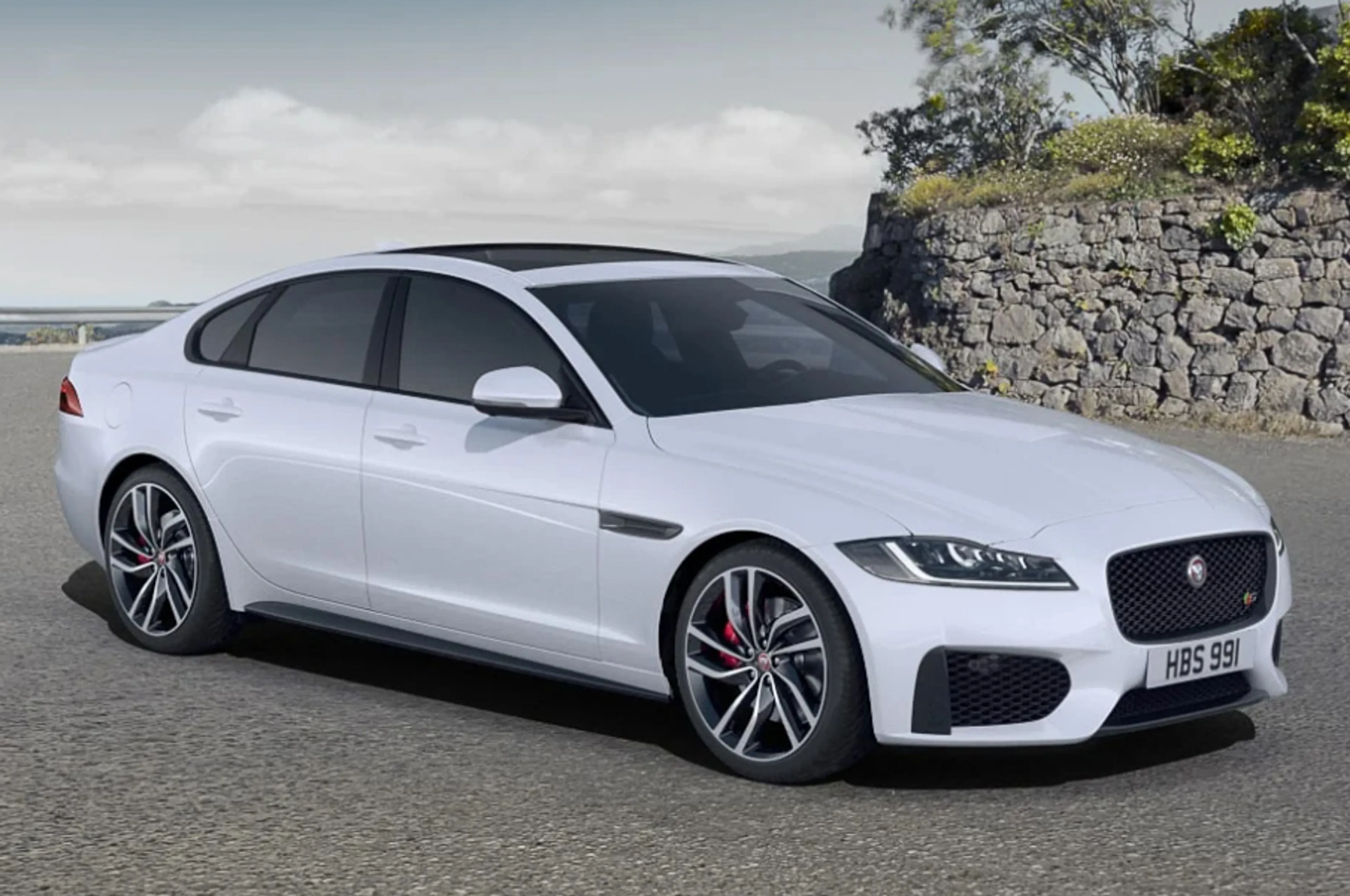 2020 Jaguar XF 2.0 R-Sport — photo 1