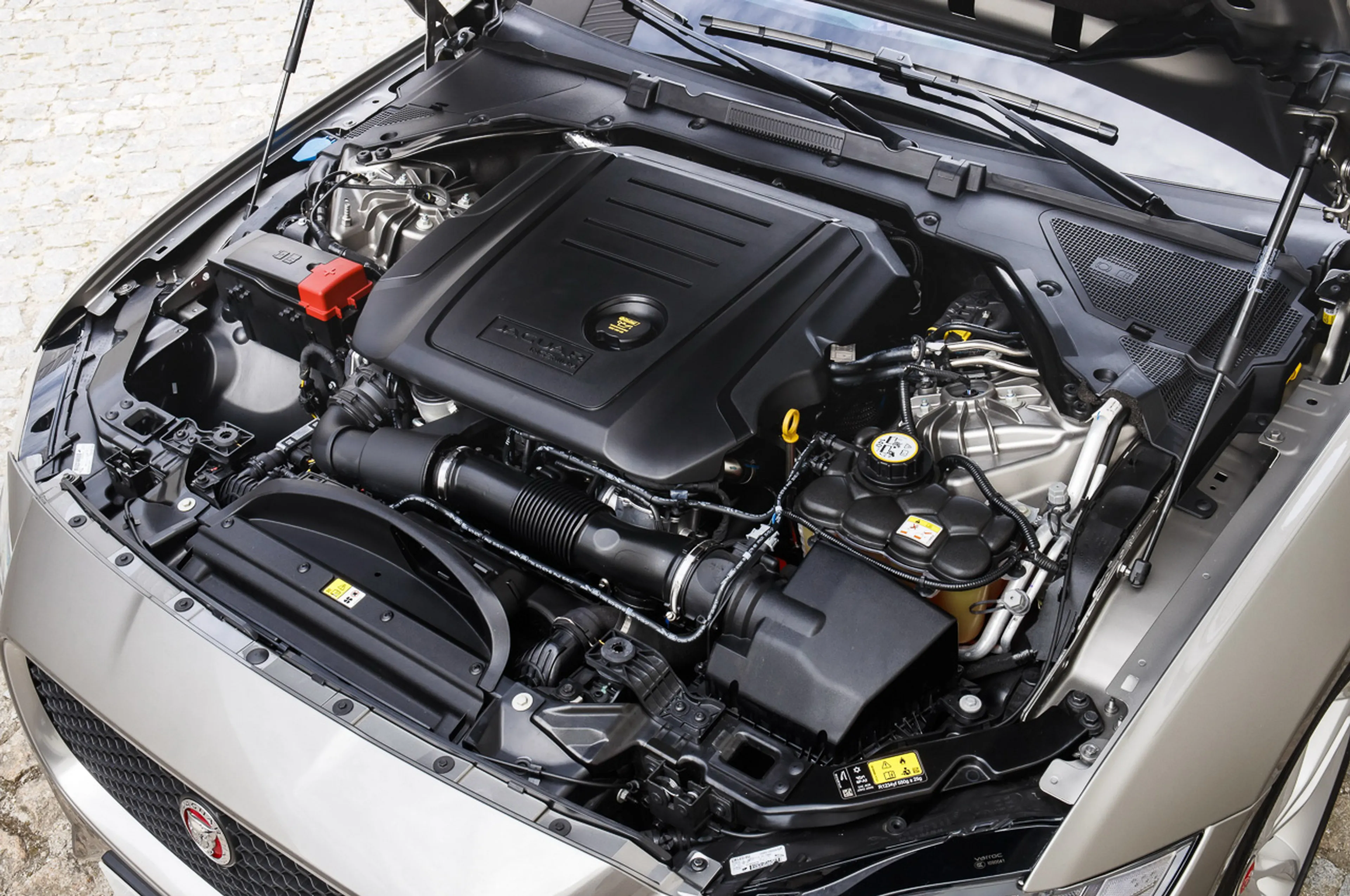 2020 Jaguar XF 2.0 R-Sport thumbnail 4