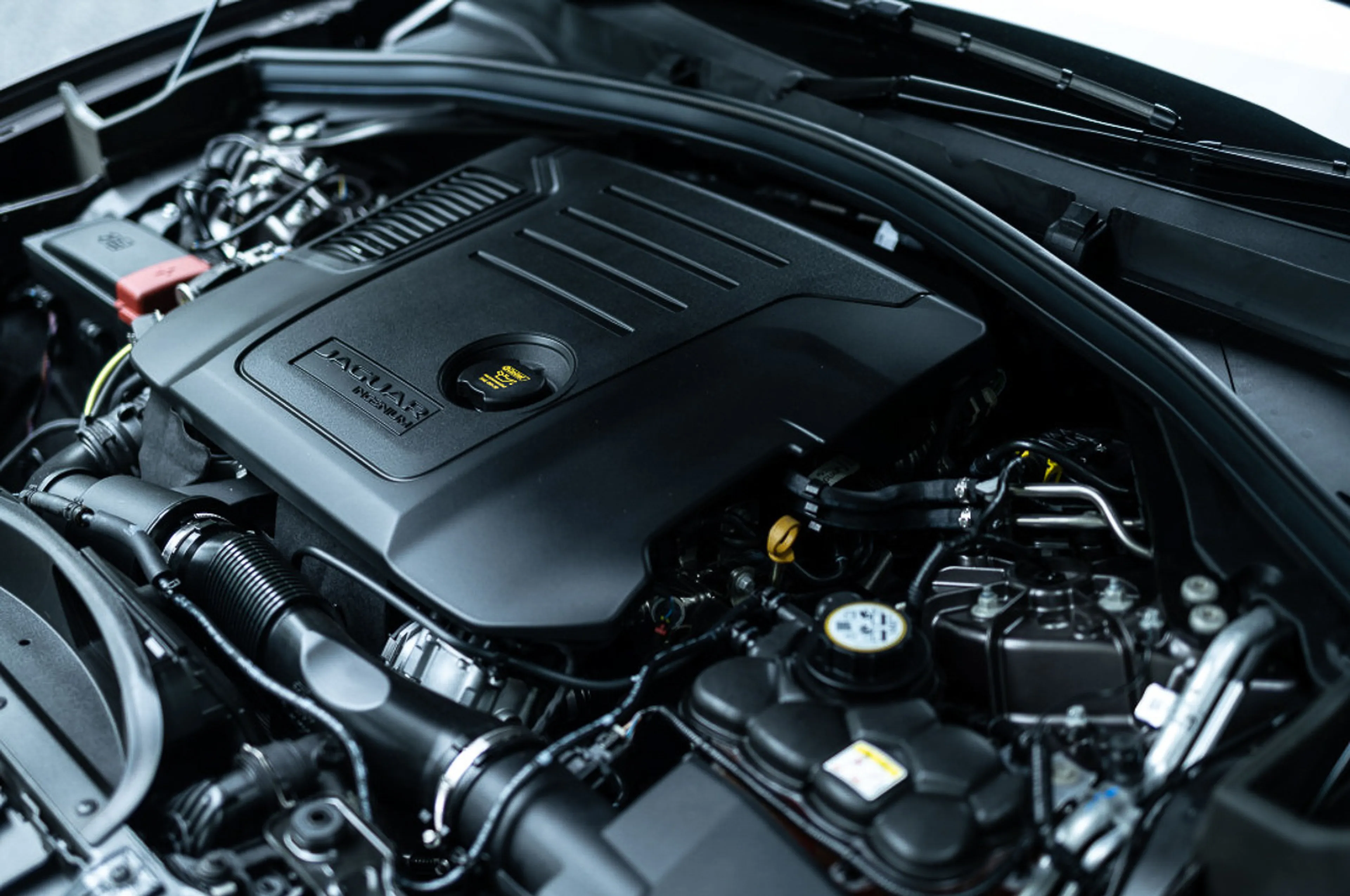 Jaguar F-Pace thumbnail 4