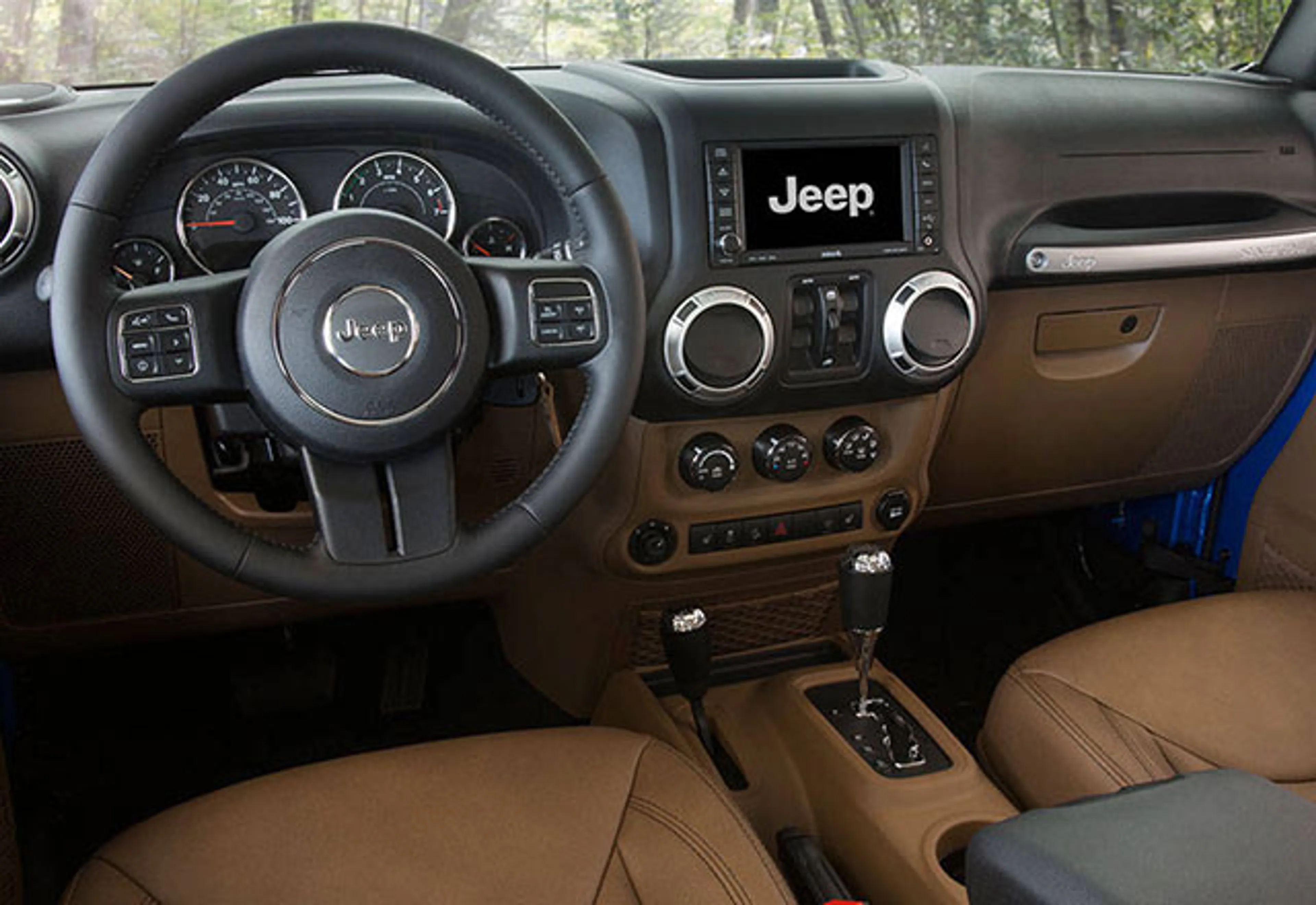 Jeep Wrangler 5-door thumbnail 3