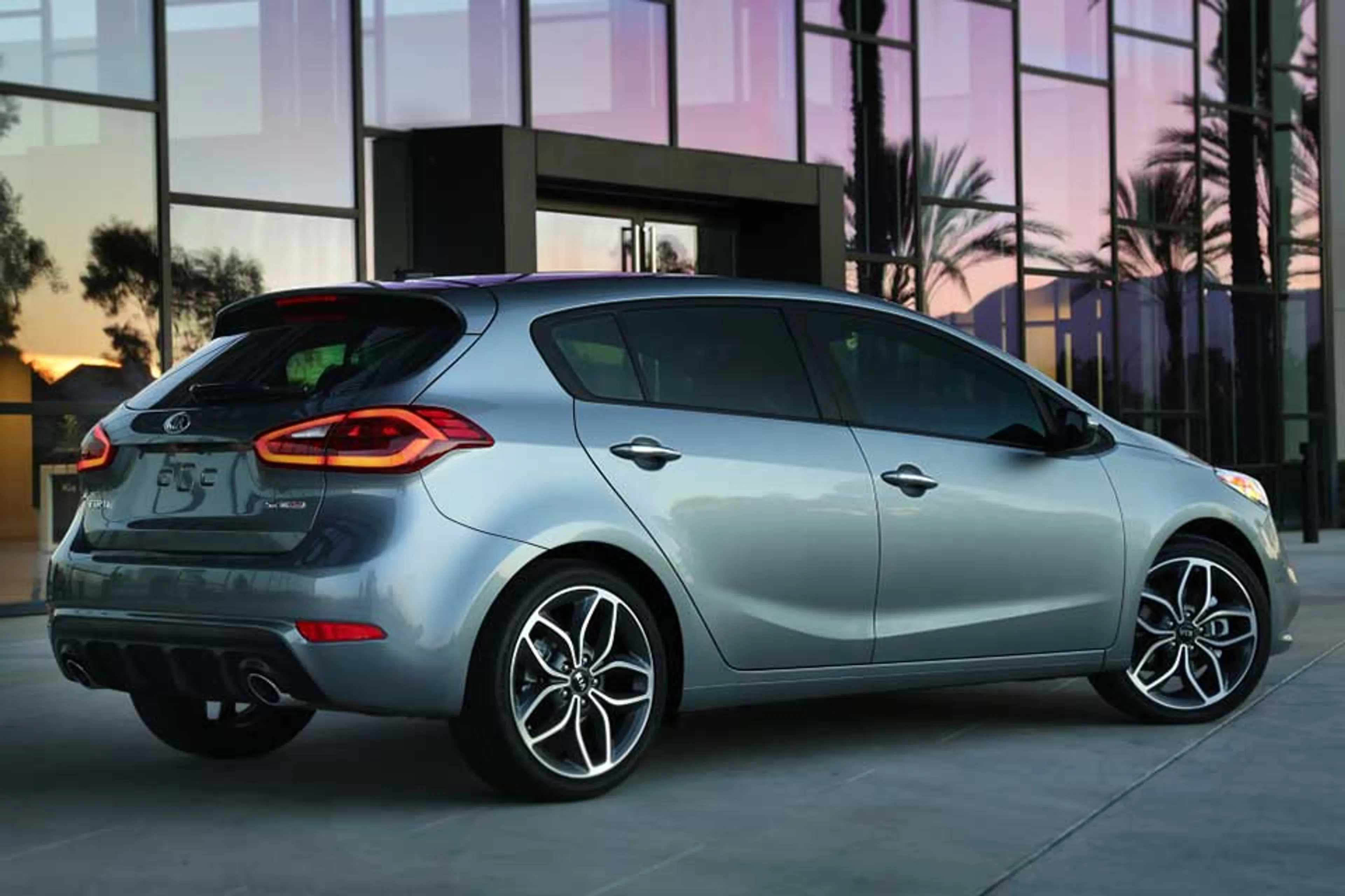 Kia Forte 5-Door thumbnail 2