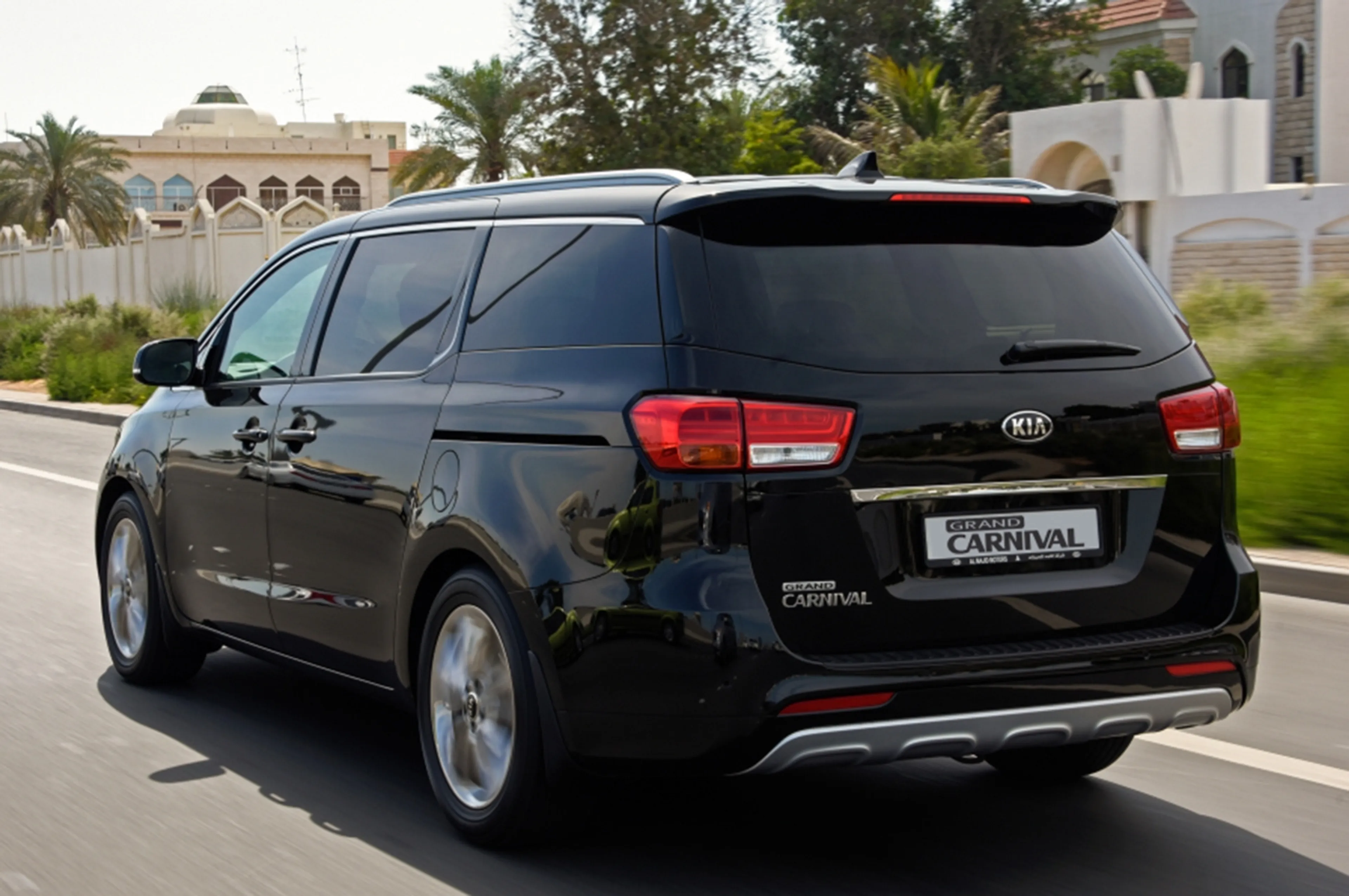 Kia Grand Carnival thumbnail 2