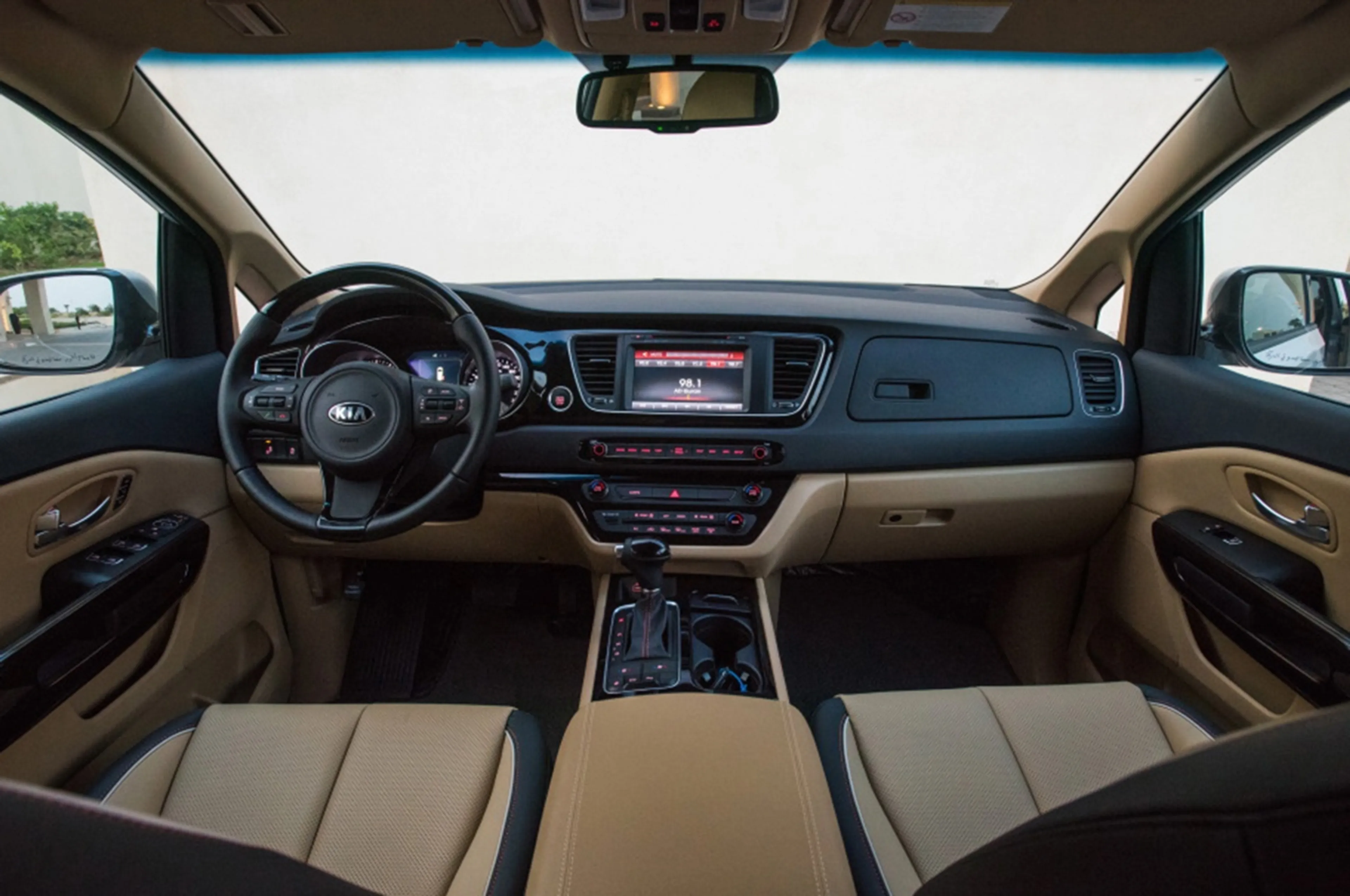 Kia Grand Carnival thumbnail 3