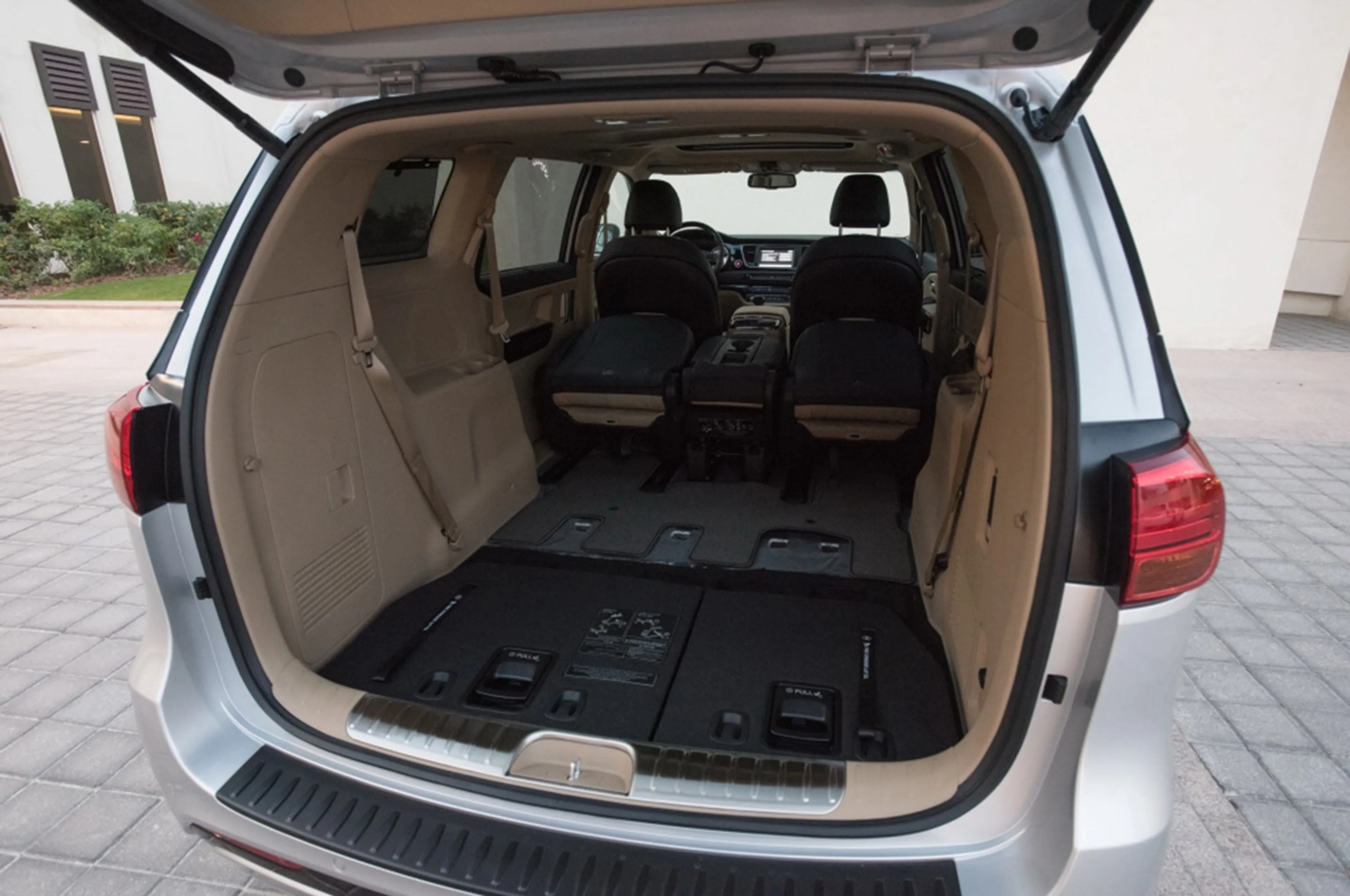 Kia Grand Carnival thumbnail 4