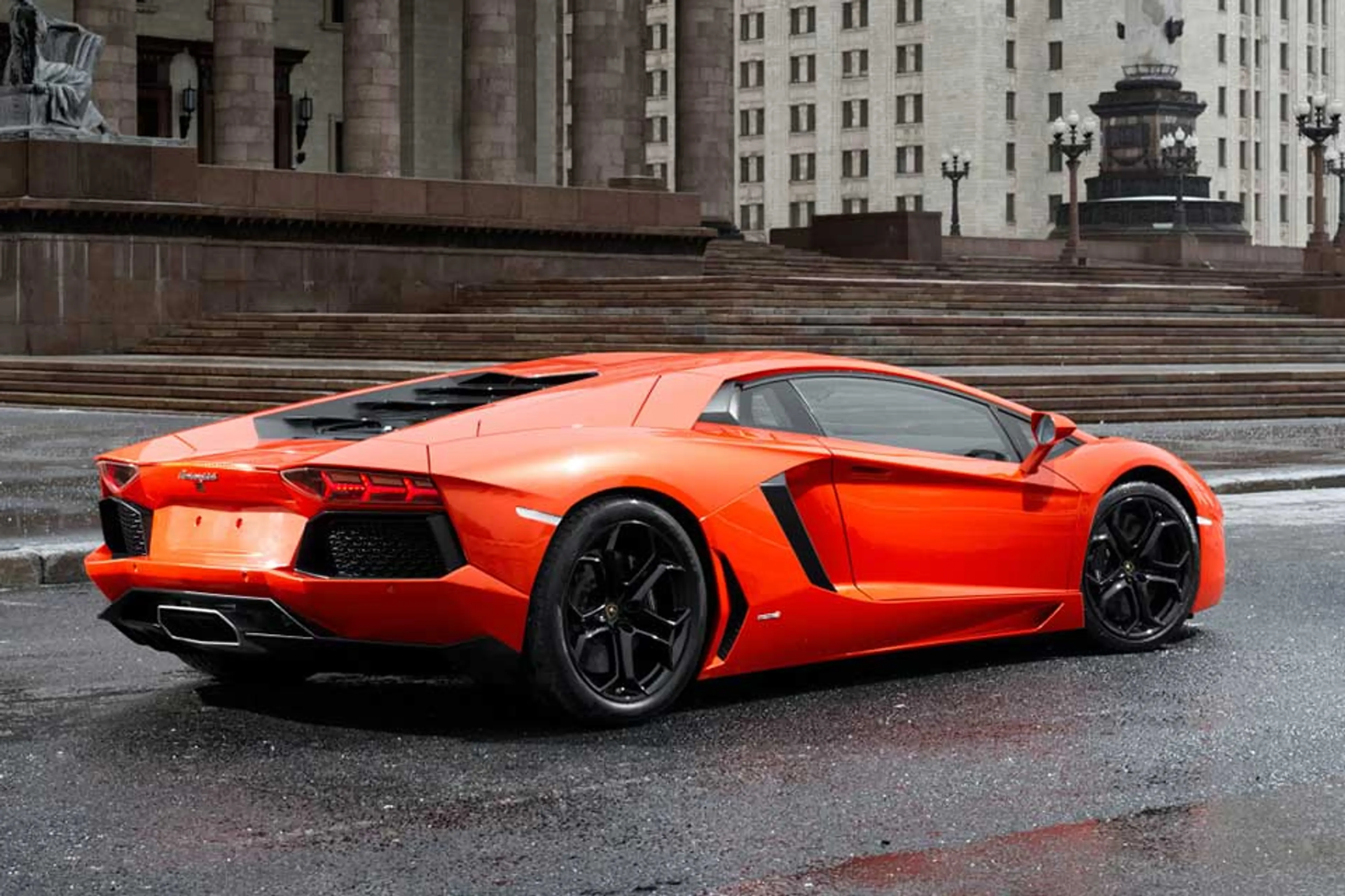 Lamborghini Aventador thumbnail 2